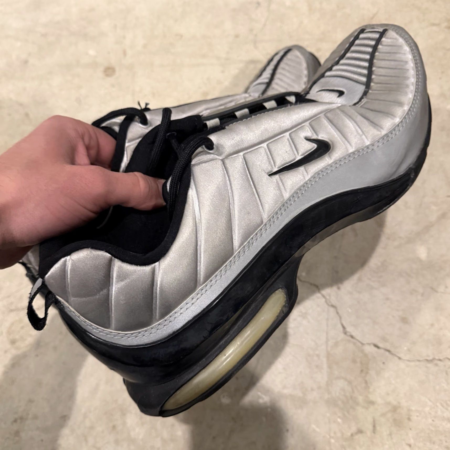 Nike VINTAGE Nike Air Mens 13 Metallic Silver 302468-004 Sneaker Distressed Fair Womens Mens Boys Size US 13 / EU 46 - 4 Thumbnail