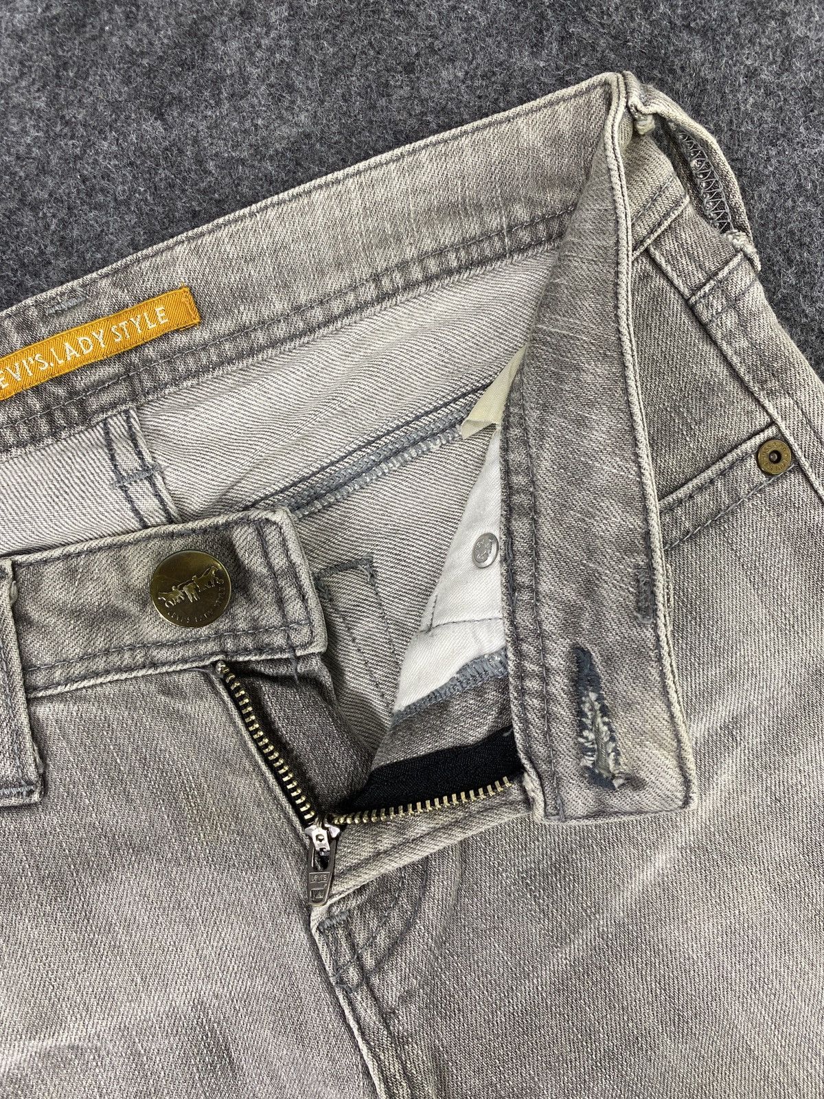 Jean × Levi's × Vintage Vintage Levis Lady Style Faded Grey Jeans - J1031 Size 27" / US 4 / IT 40 - 8 Thumbnail