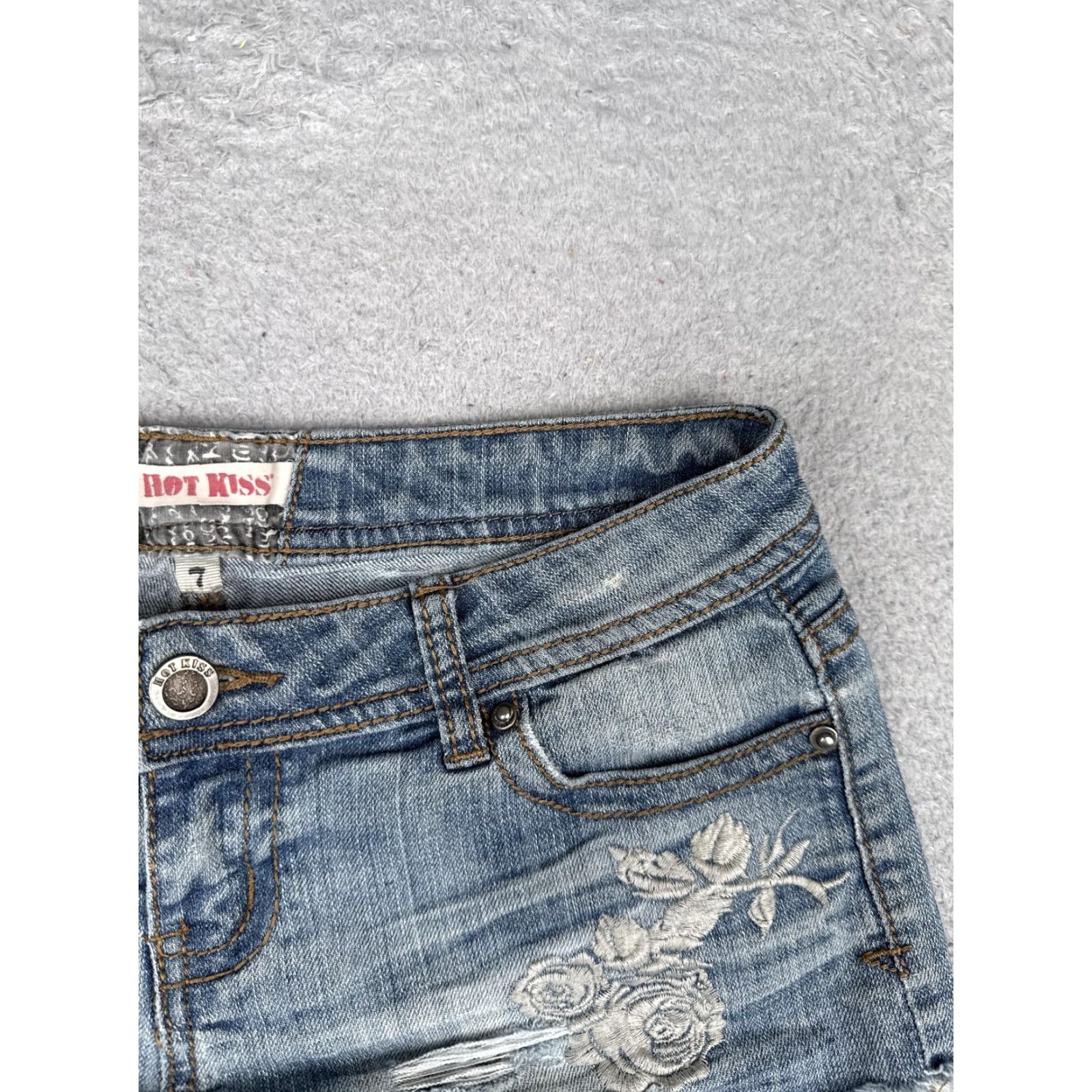 Vintage Hot Kiss Denim Shorts Juniors 7 Blue Cutoff Frayed Hem Embroidered Floral CiCi Size 28" / US 6 / IT 42 - 5 Thumbnail