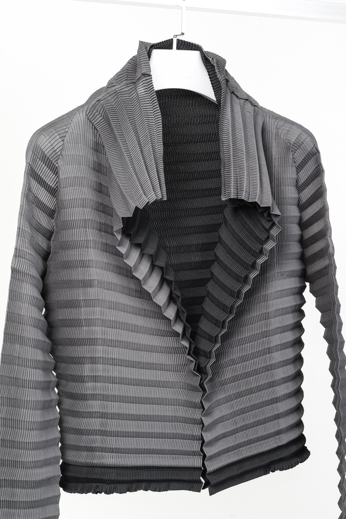 Issey Miyake Issey Miyake Fete Grey Pleated Accent Shawl-Collar Blouse Size M / US 6-8 / IT 42-44 - 3 Thumbnail