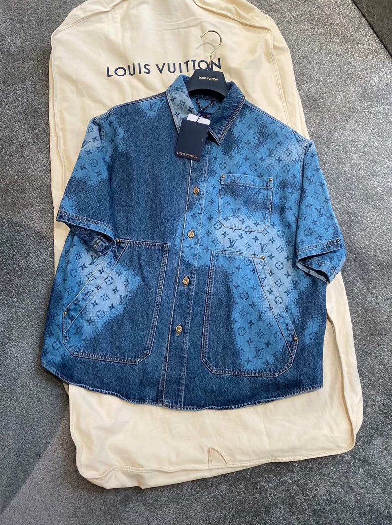 Louis Vuitton Louis Vuitton Blue printed denim short sleeve jacket 2503-N Size US S / EU 44-46 / 1 - 1 Thumbnail