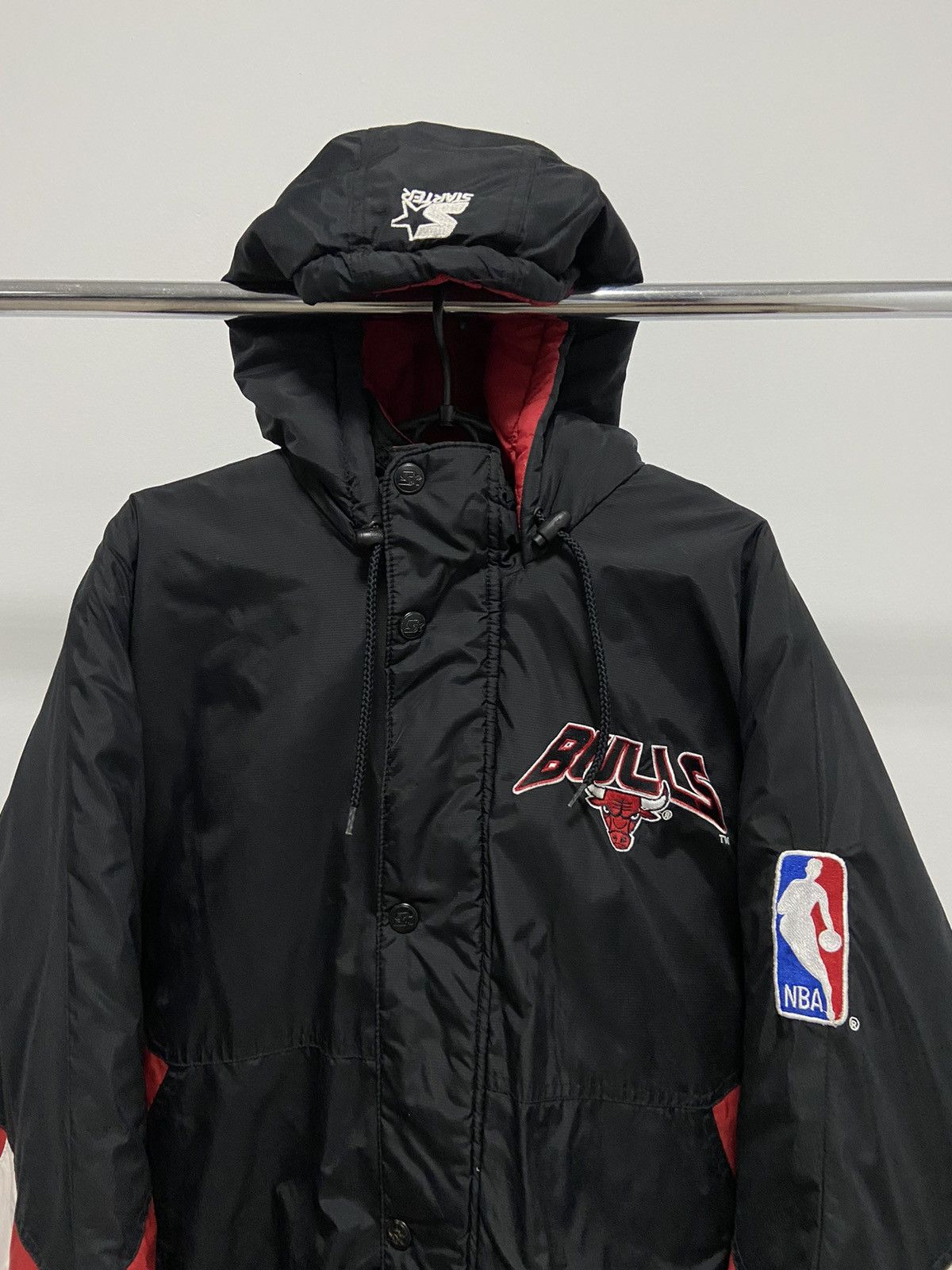 NBA × Vintage Chicago Bulls 90s Vintage Big Logo Puffer Jacket Nylon NBA Size US XL / EU 56 / 4 - 3 Thumbnail
