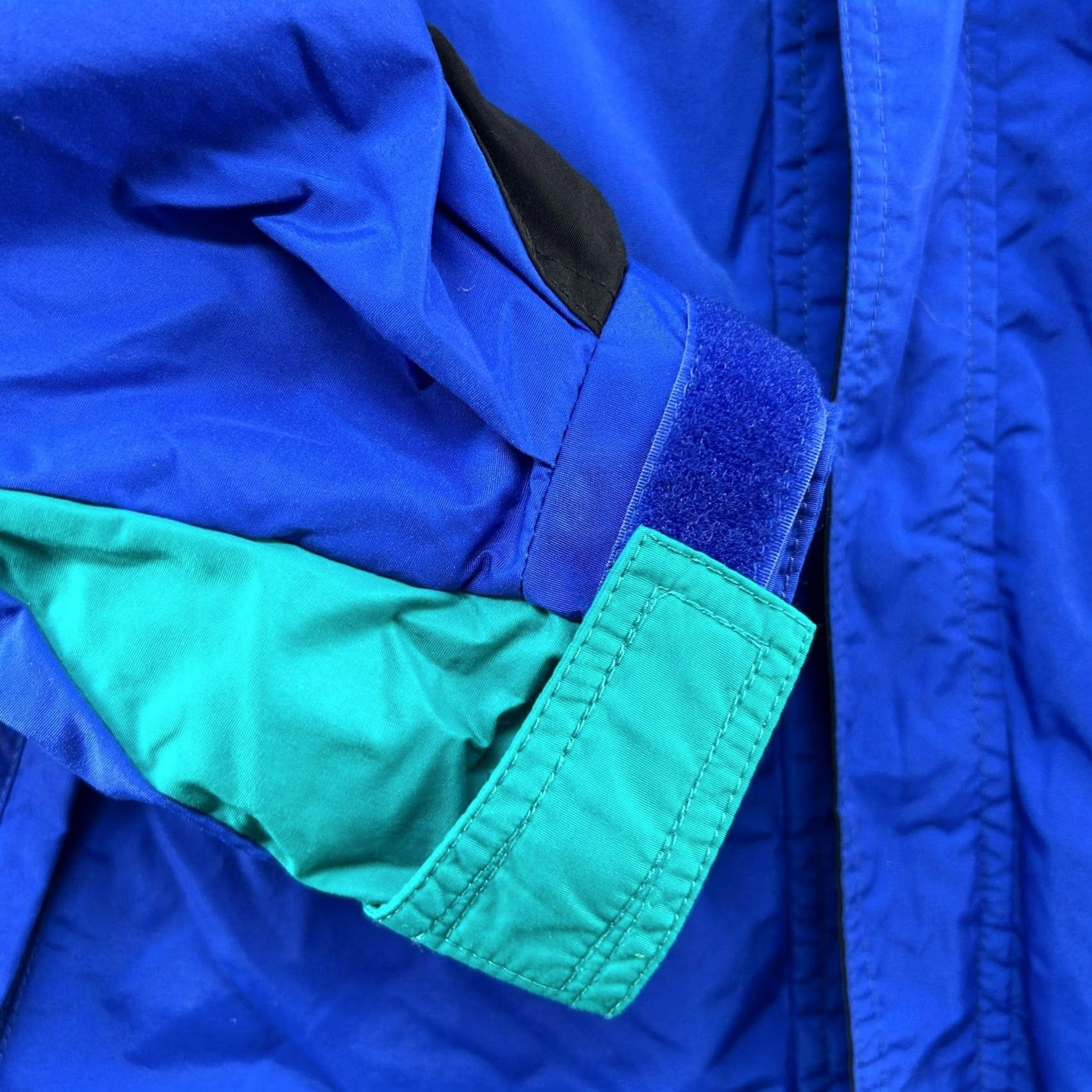 Vintage VINTAGE Columbia Titanium Tech Parka Jacket Mens L Blue Black Hooded Ski Snowboard Nylon 90s Size US L / EU 52-54 / 3 - 5 Thumbnail