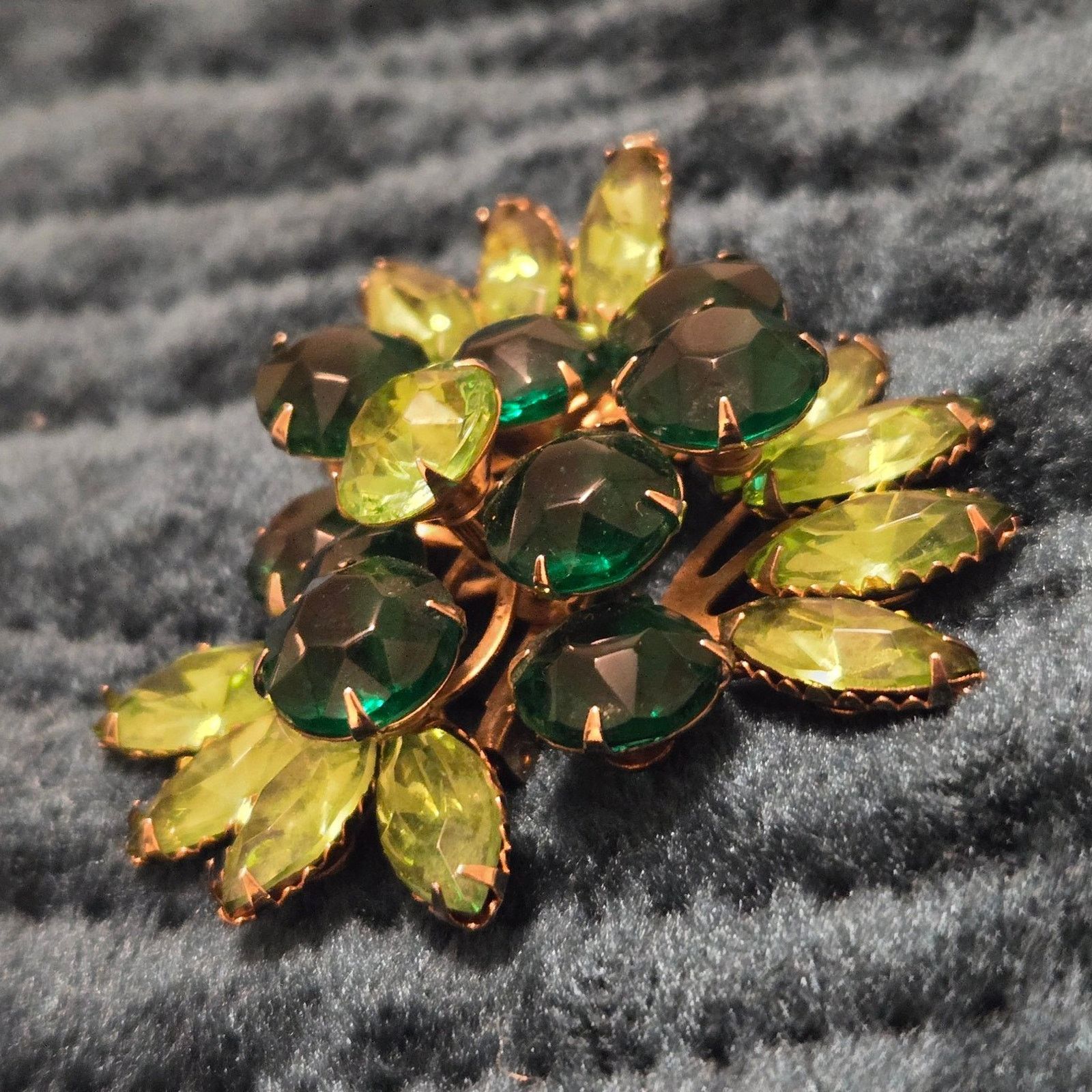 Jewelry Stunning Vintage Green Rhinestone Brooch Size ONE SIZE - 5 Thumbnail