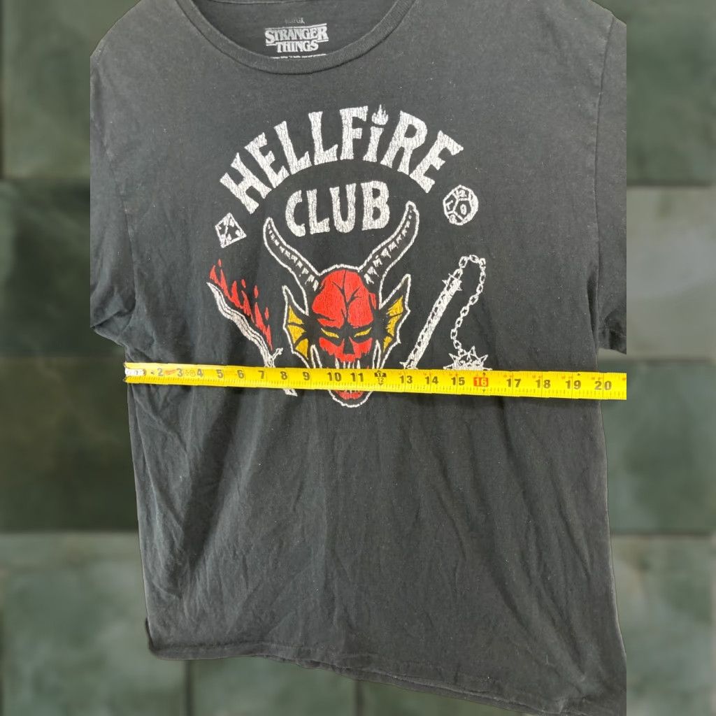 Vintage Stranger Things Mens TShirt XL Black Hellfire Club TV Shirt Mens XL Black Graphic Print Movie Retro Theme Stranger Things 100? Size US XL / EU 56 / 4 - 1 Thumbnail