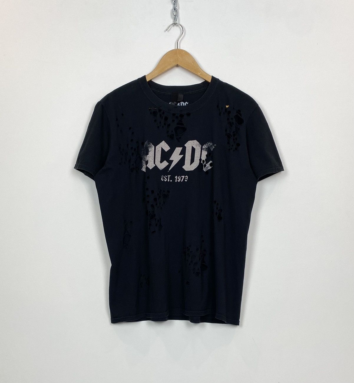 Band Tees AC/DC Short Sleeve Tattered T-Shirt Rock World Tour Black Size US XL / EU 56 / 4 - 1 Thumbnail