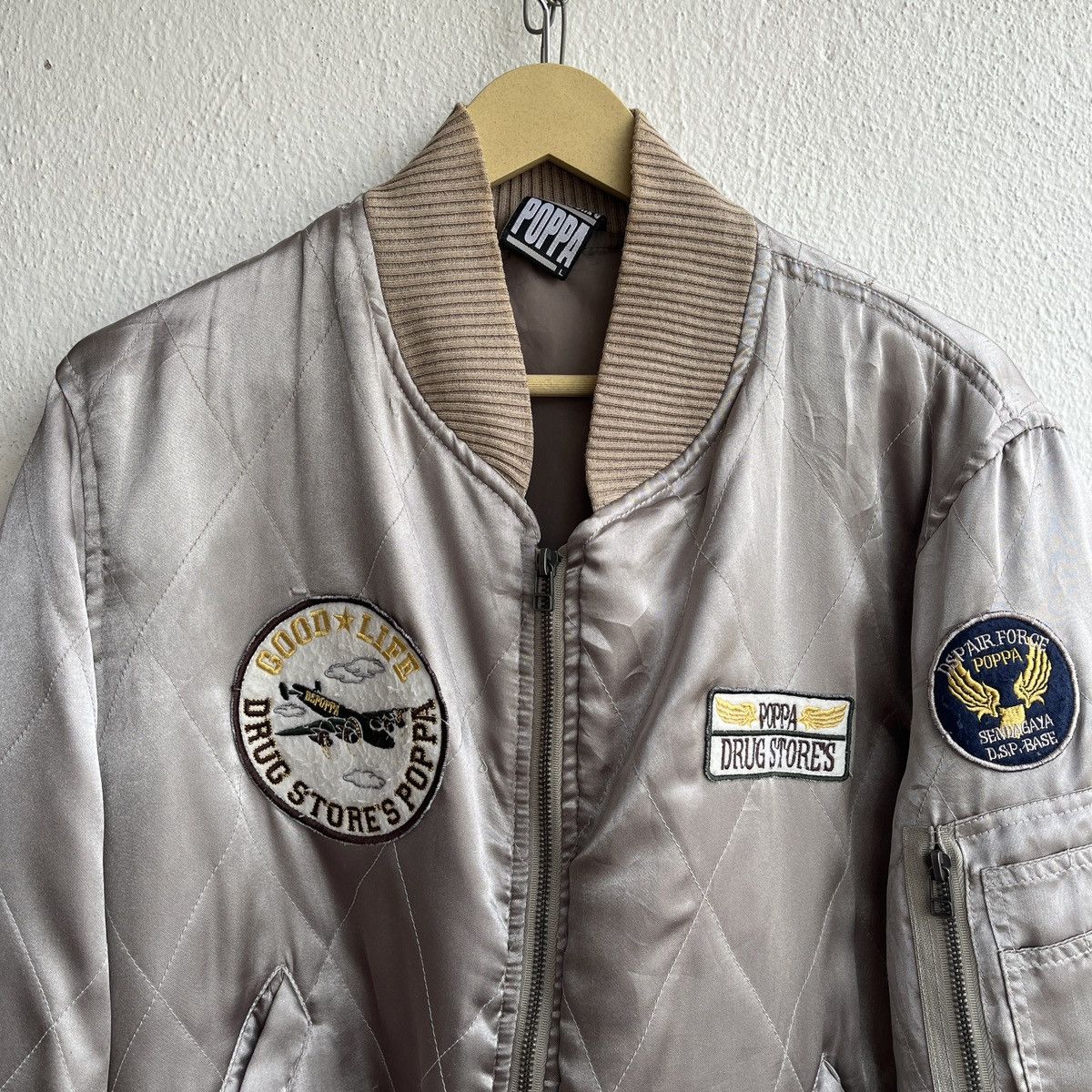 Vintage VINTAGE POPPA DRUG STORE SATIN PATCHES BOMBER JACKET Size US L / EU 52-54 / 3 - 22 Thumbnail