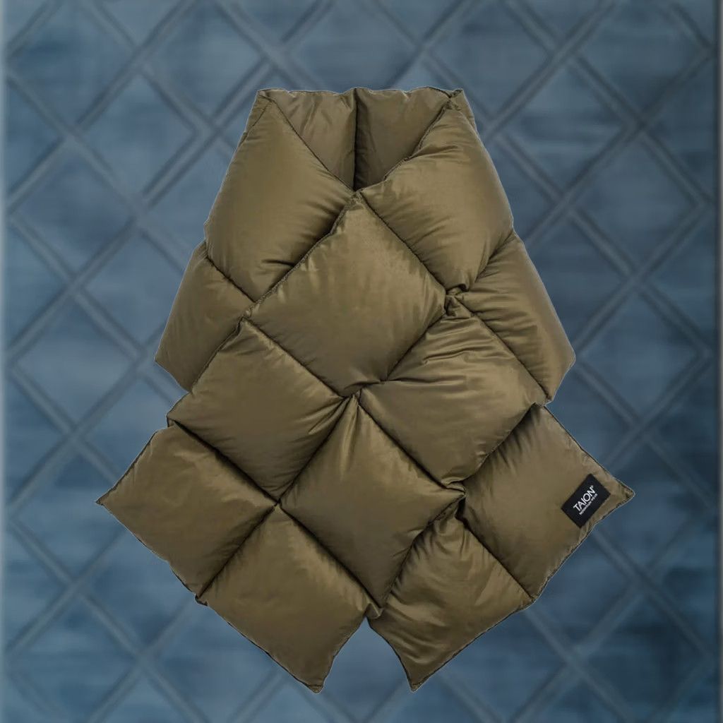 TAION Taion Reversible Mountain Down Volume Muffler Olive - Olive/Nylon Down 90% Olive Size ONE SIZE - 1 Preview