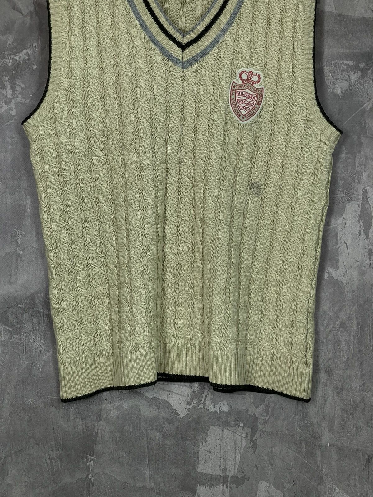 Tommy Hilfiger × Vintage Vintage 90s Tommy Hilfiger Dapper Cable Knit Sweater Vest Size US L / EU 52-54 / 3 - 5 Thumbnail
