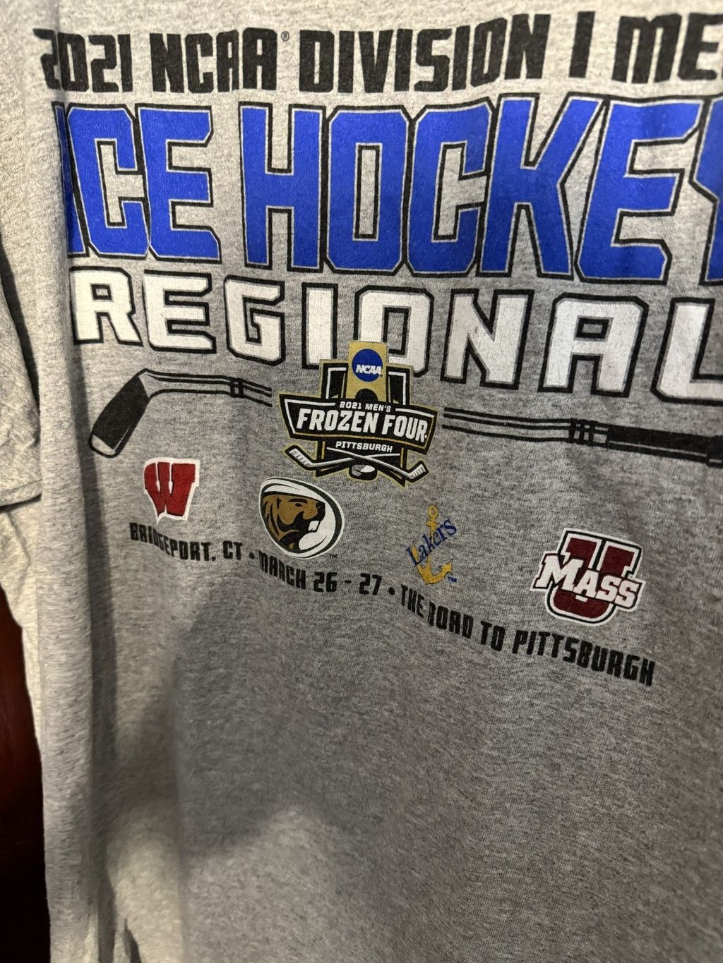 Champion NCAA 2021 Hockey Regional Gray T-Shirt mens size XL Champion Size US XL / EU 56 / 4 - 5 Thumbnail