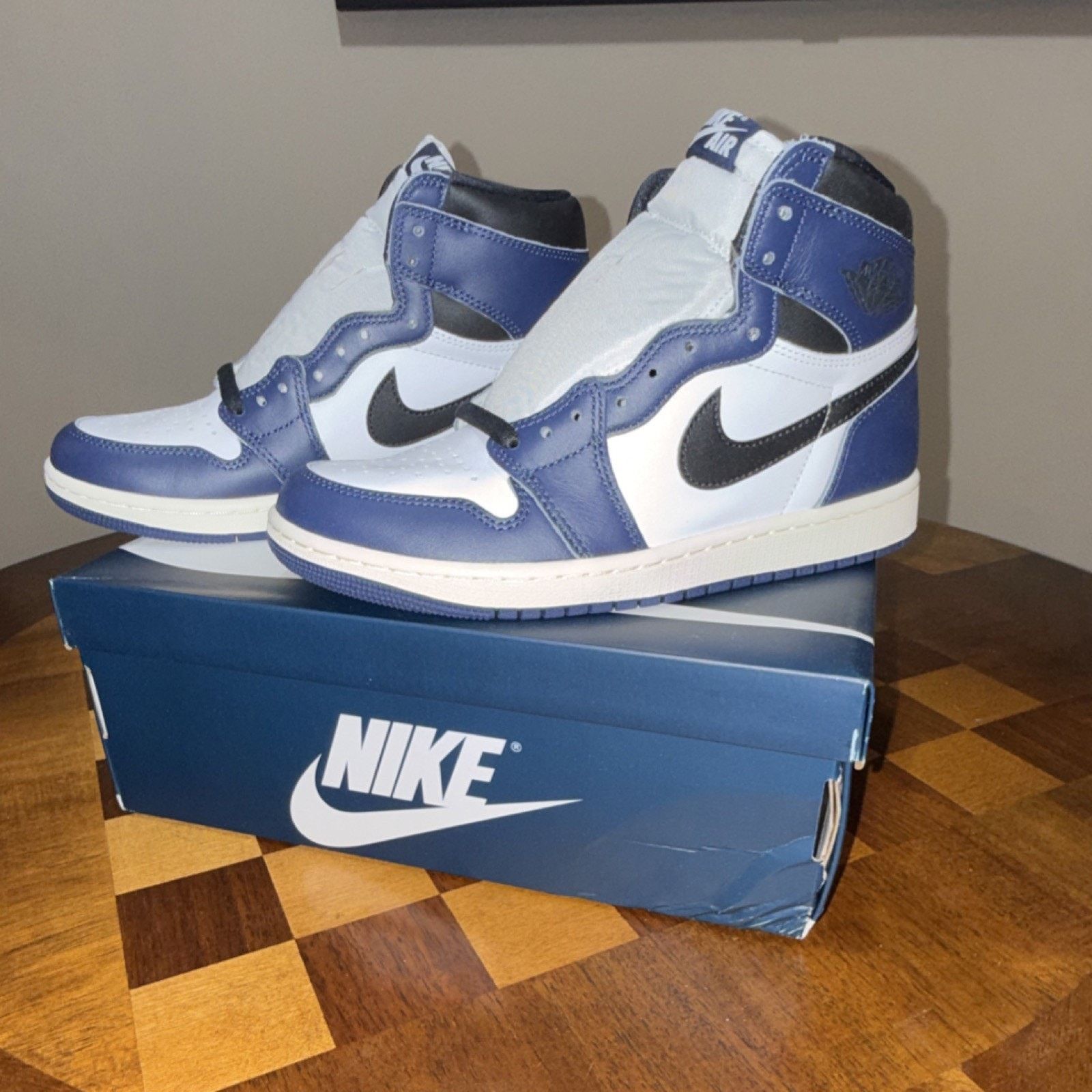 Nike Nike Air Jordan 1 Retro High OG Midnight Navy Size US 7.5 / EU 40-41 - 1 Thumbnail