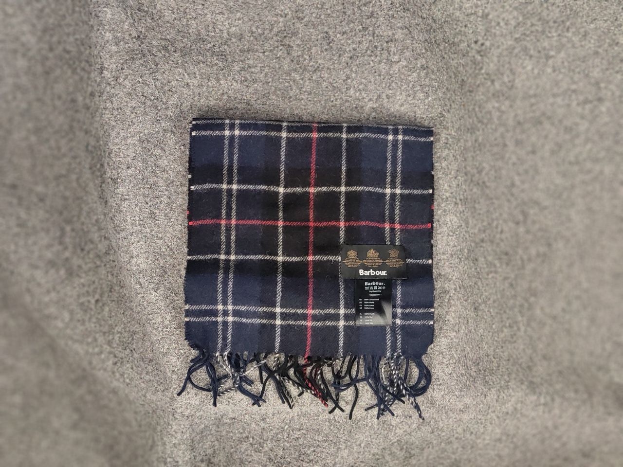 Barbour Barbour Classic woolen scarf in a dark blue check Unisex Size ONE SIZE - 1 Thumbnail