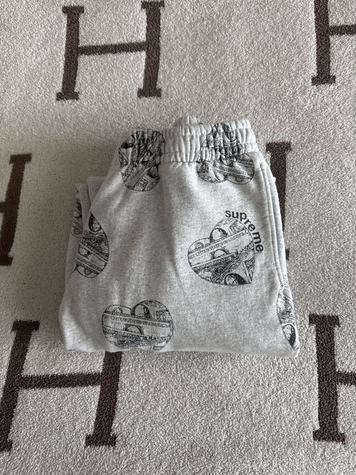 Supreme Supreme Love Cash Sweatpants Size US 31 - 7 Thumbnail