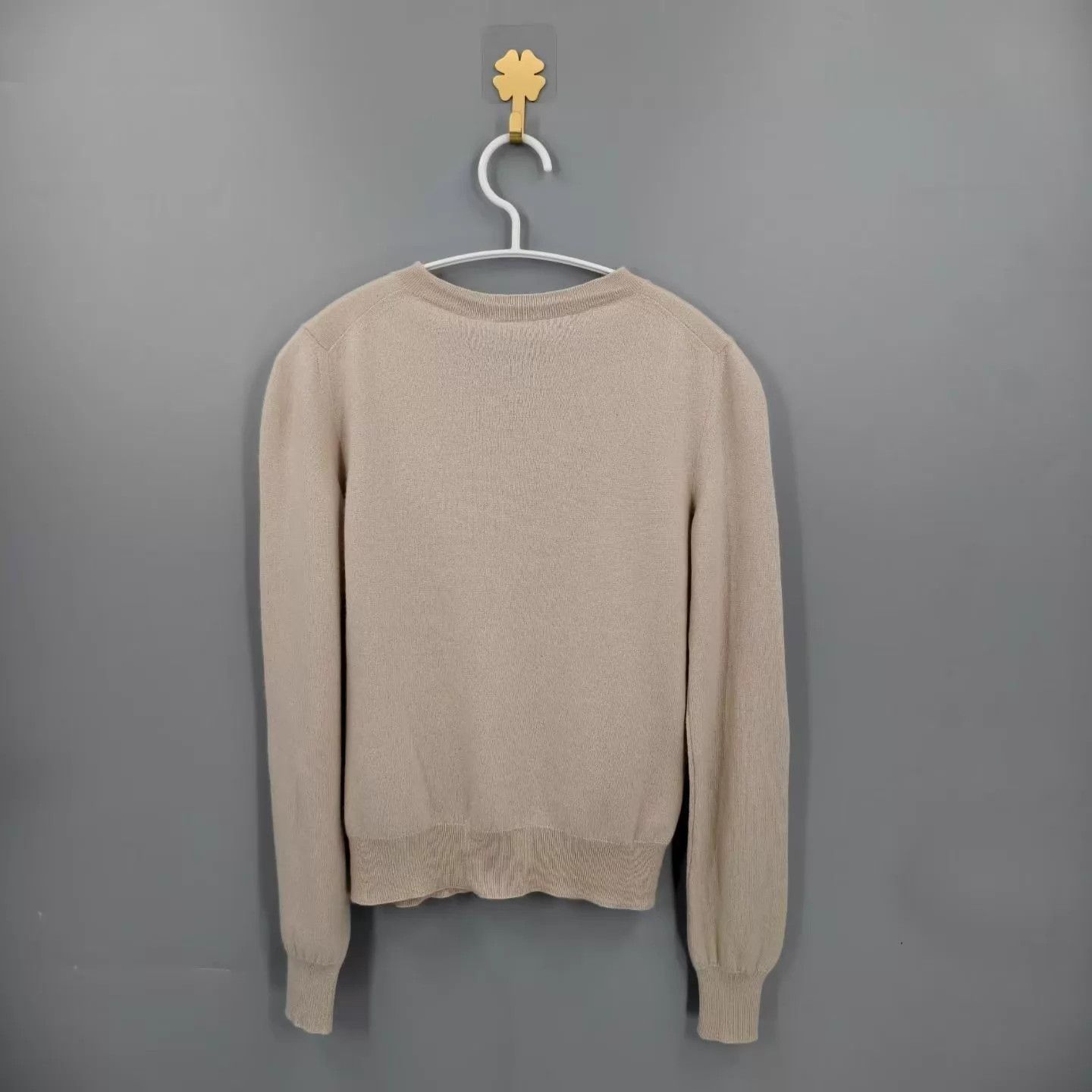 Miu Miu MIU MIU Women's Snow White Cashmere Crew Logo Slim Sweater36 Size XS / US 0-2 / IT 36-38 - 2 Thumbnail