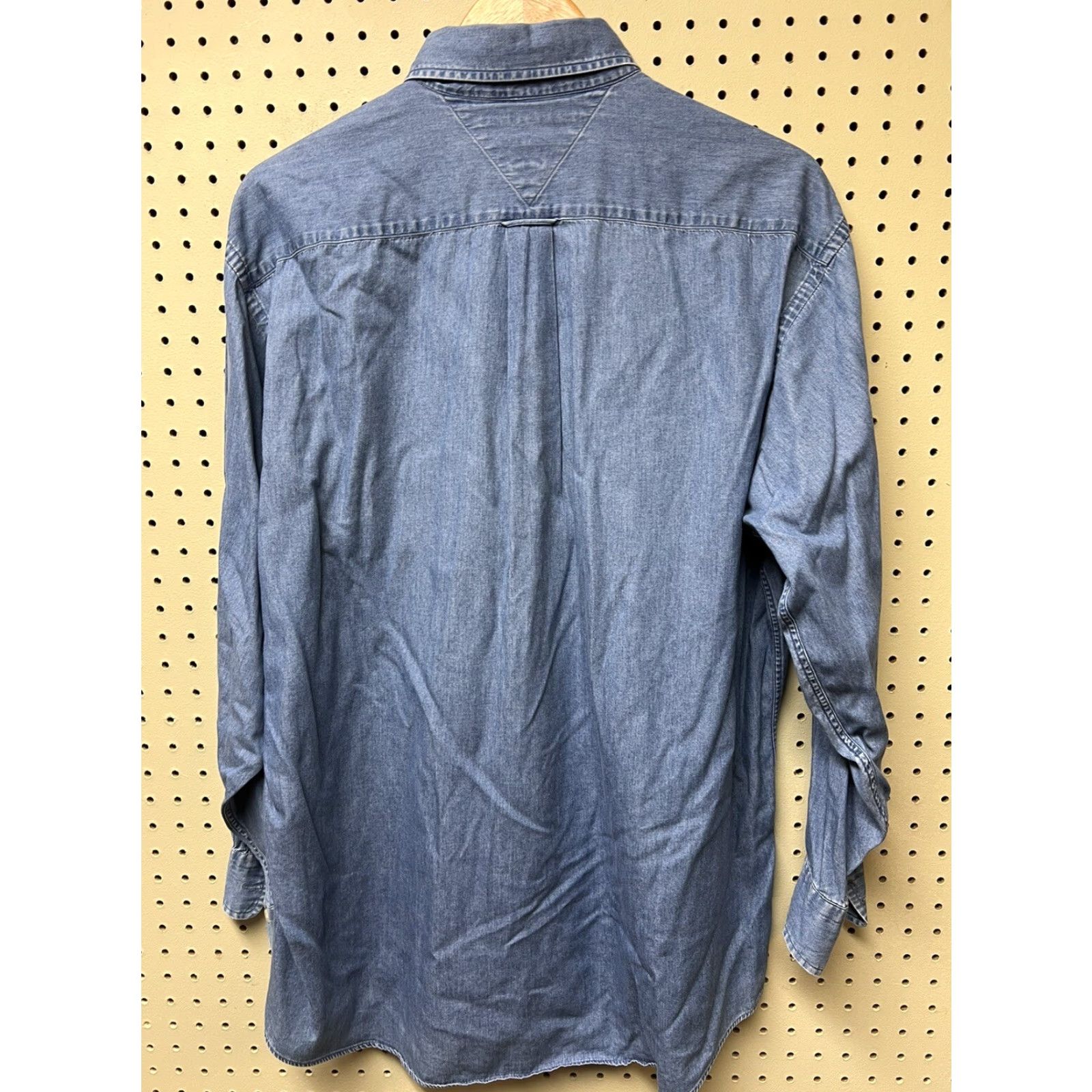 Tommy Hilfiger VINTAGE Tommy Hilfiger Shirt Men 15.5 32-33 Blue Chambray Button-Down 90s Crest Embroidered Logo Christmas? Size US L / EU 52-54 / 3 - 2 Thumbnail