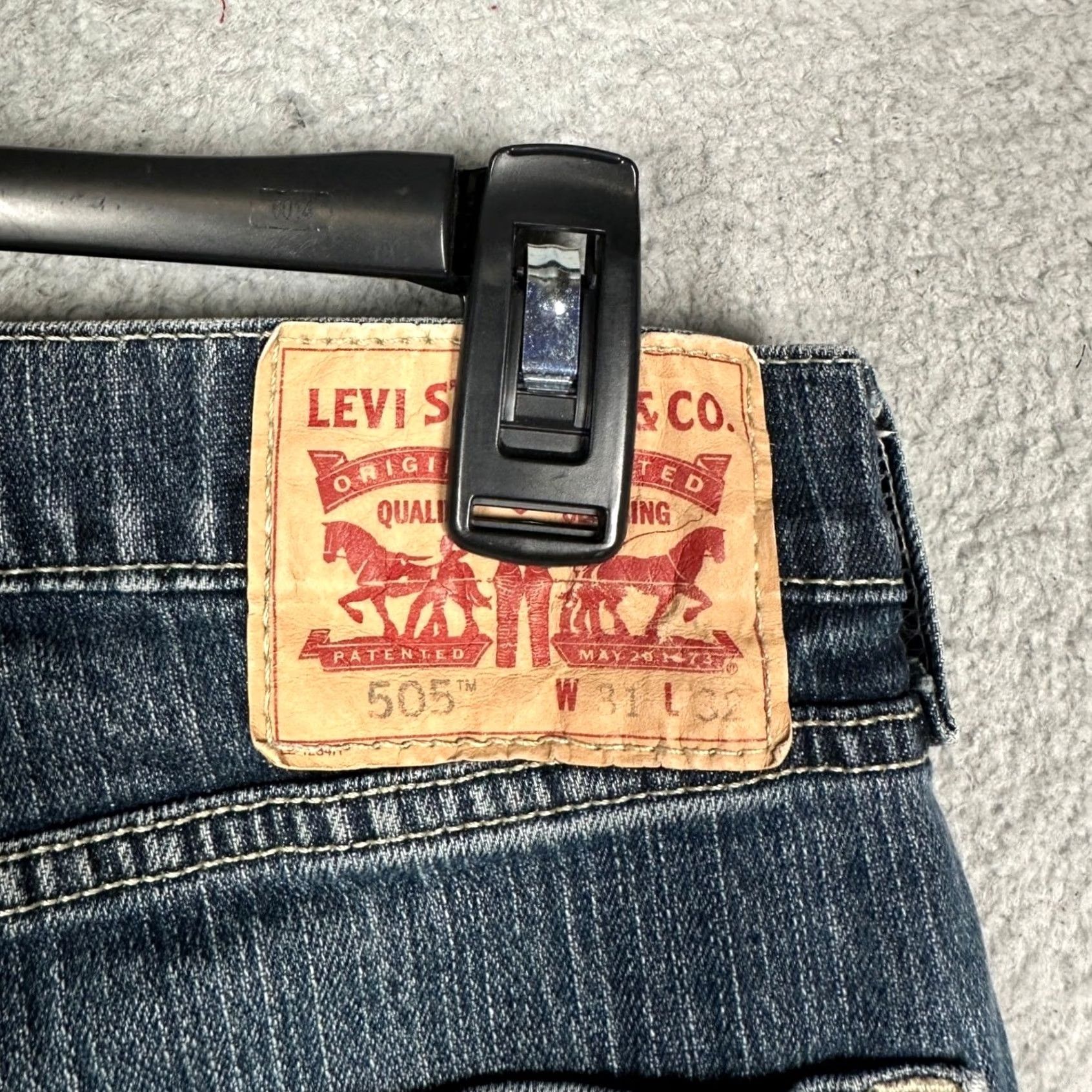 Levi's Levi's 505 Jeans Mens 31X32 Blue Regular Straight Distressed 5-Pocket EUC Jeans Regular Mens Blue 5-Pocket Straight 31X32 EUC Size US 31 - 6 Thumbnail