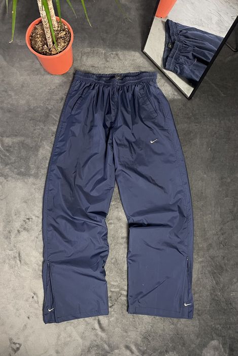 Nike nylon wind on sale pants