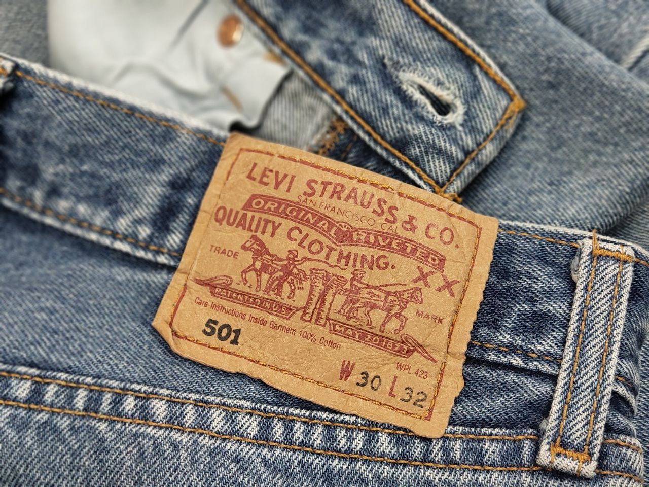 Levi's Vintage 90's levis 501 Classic Faded Denim Jeans USA Style Size US 30 / EU 46 - 16 Thumbnail
