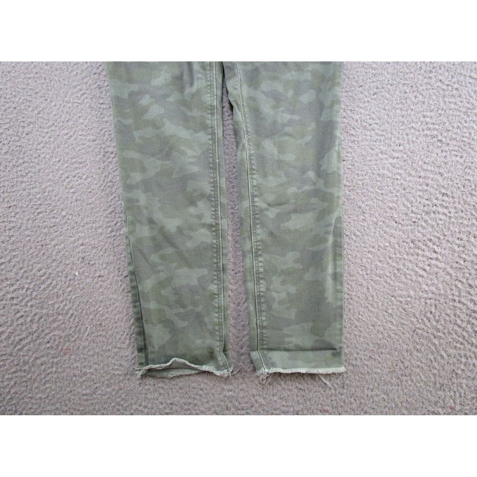 Old Navy Old Navy Rockstar Super Skinny Camo Camouflage Denim Jeans Womens Size 10 Size 32" / US 10 / IT 46 - 2 Thumbnail