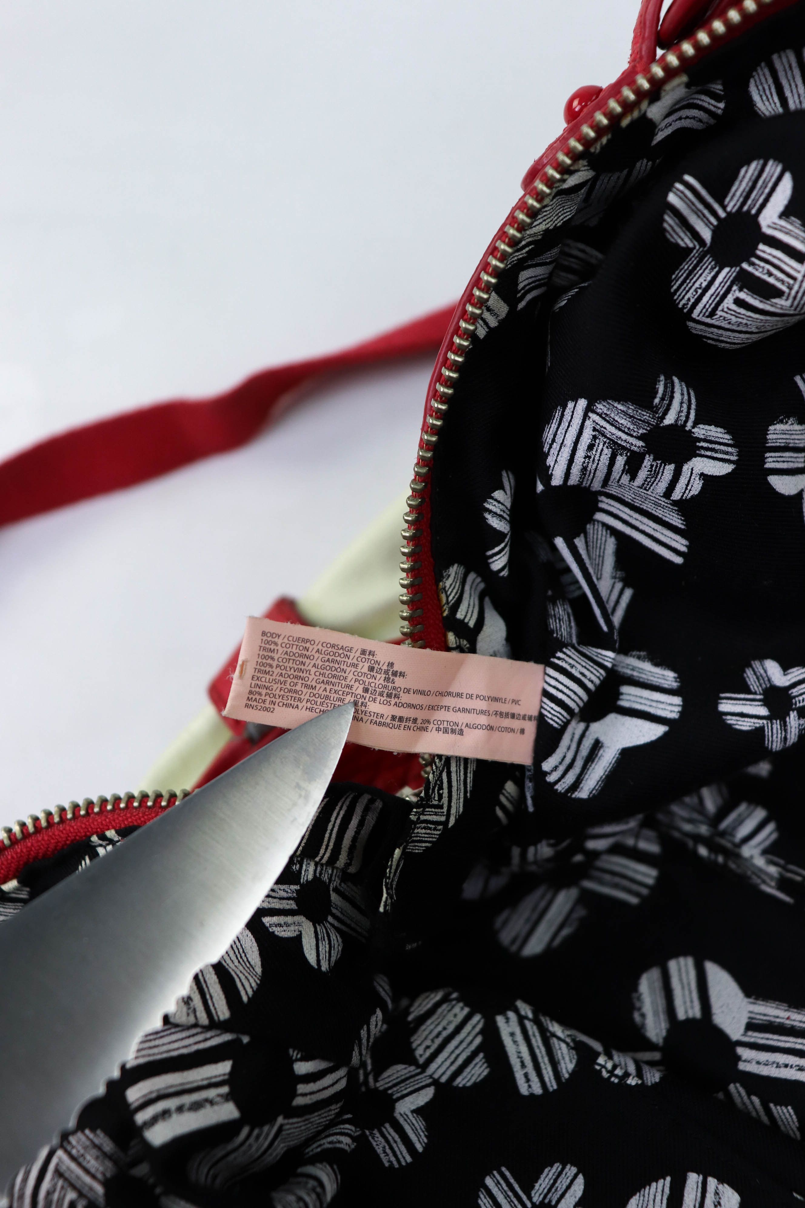 Juicy Couture Y2K 00s Vintage Juicy Couture Black/Red Crossbody Bag Size ONE SIZE - 25 Thumbnail
