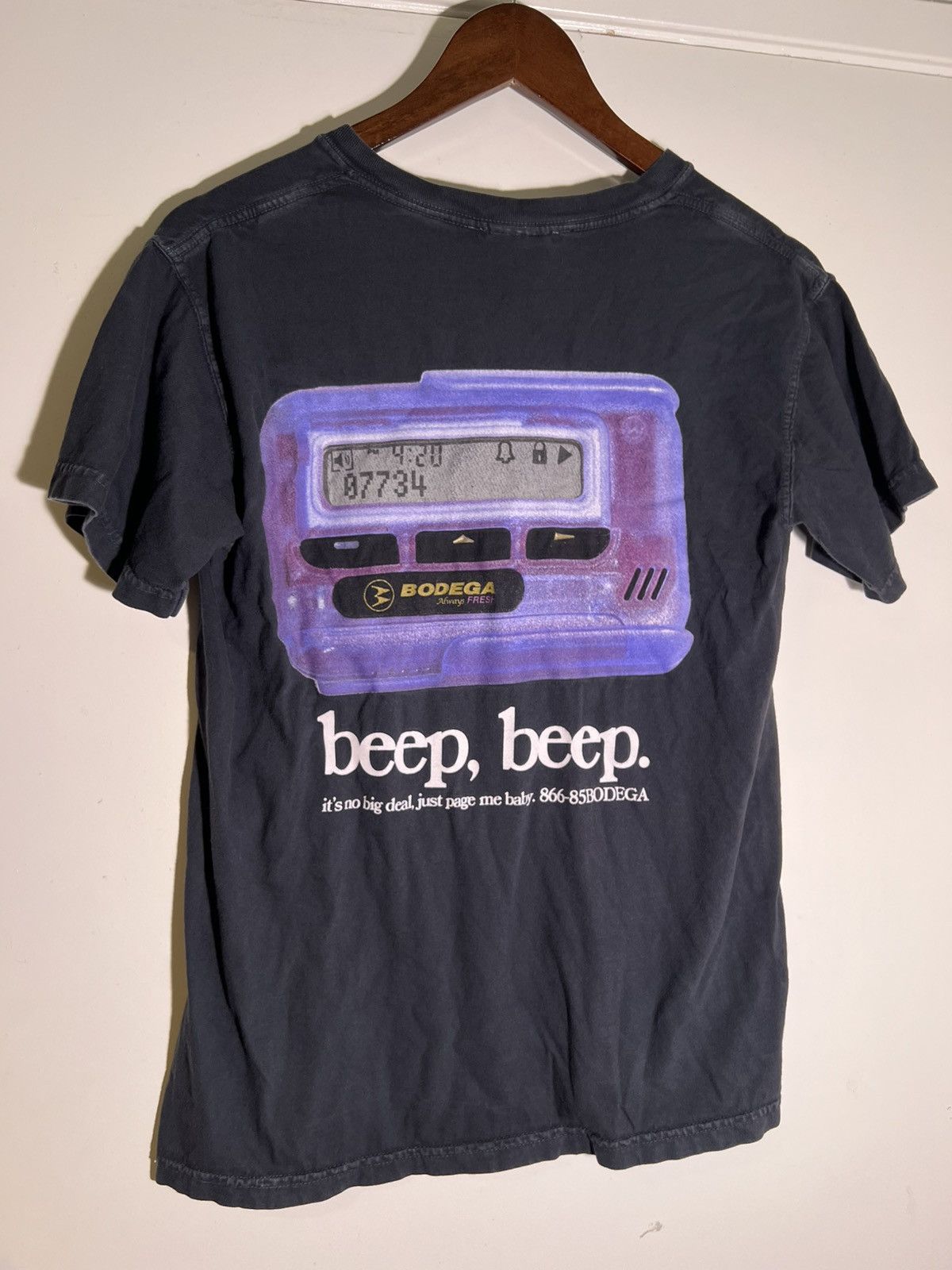 Bodega Bodega Beep Beep Cassette Walkman Radio Designer Retro Shirt Size US S / EU 44-46 / 1 - 1 Thumbnail