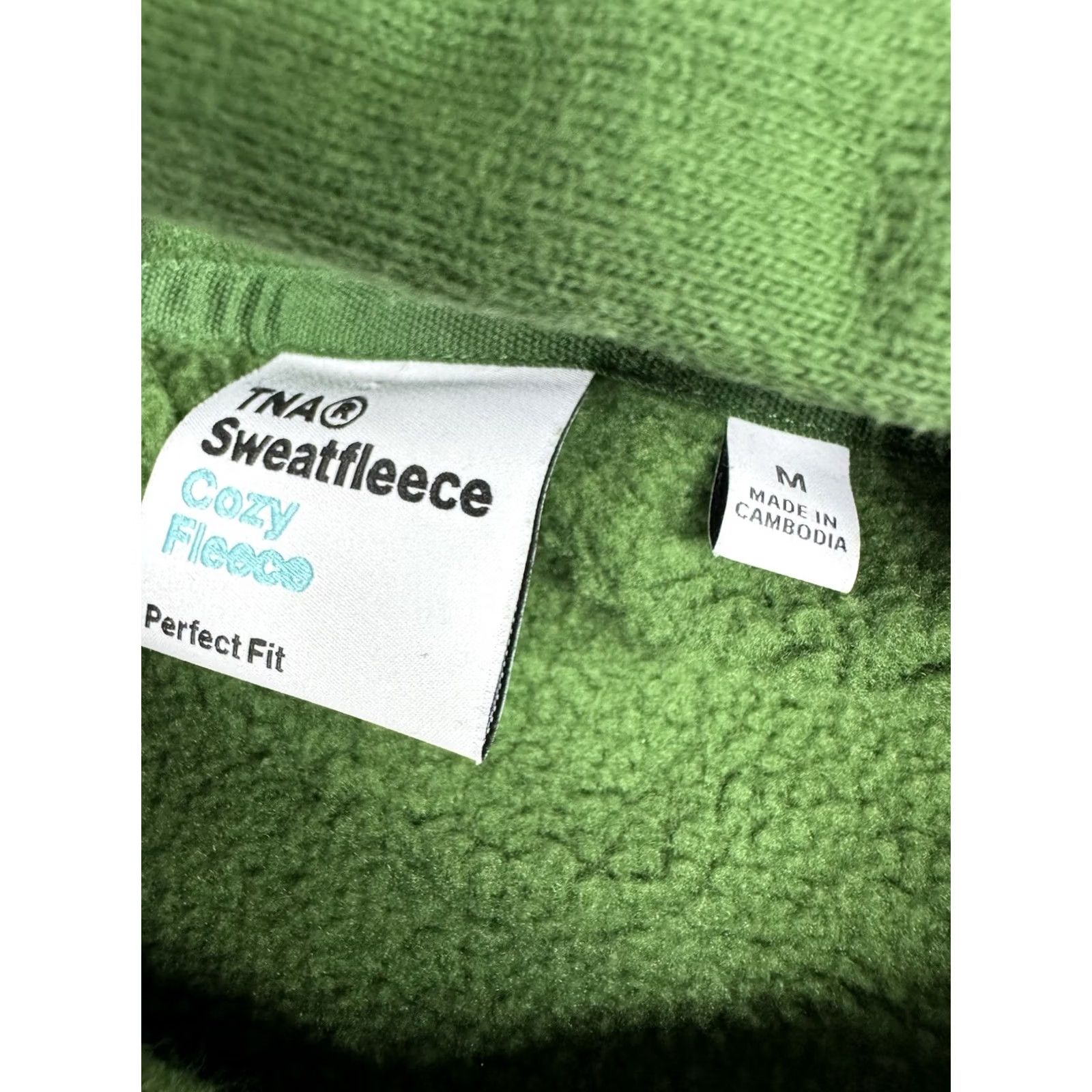 TNA VINTAGE? No. TNA Hoodie Womens M Green Sweatfleece Cozy Fleece Pullover Logo Embroidered Pockets Hooded Crew Neck Size M / US 6-8 / IT 42-44 - 3 Thumbnail