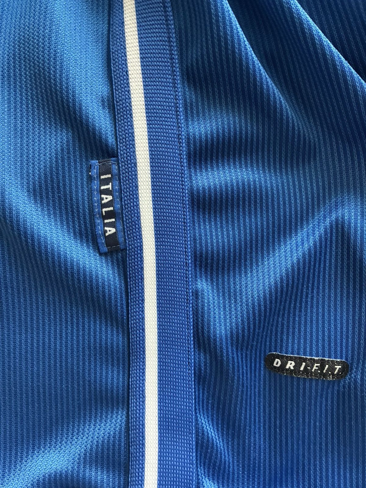 Nike 1998 Italy Home Jersey Size US L / EU 52-54 / 3 - 7 Thumbnail