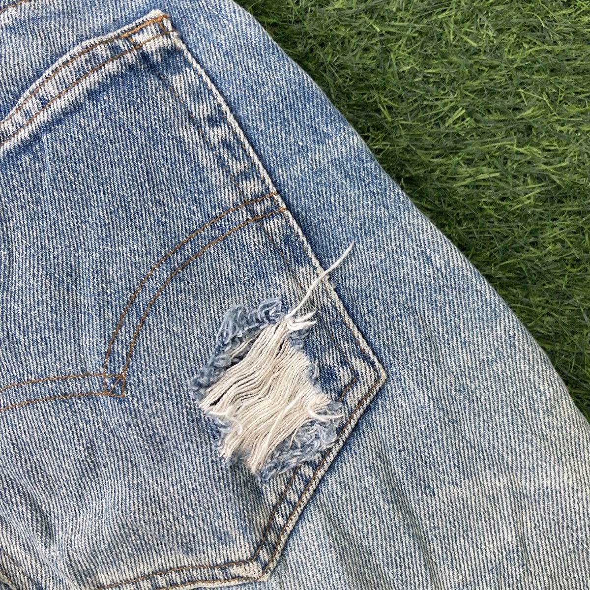 Levi's × Levi's Vintage Clothing × Vintage VINTAGE 90s LEVI’S 501 DISTRESSED JEANS Size US 34 / EU 50 - 14 Thumbnail