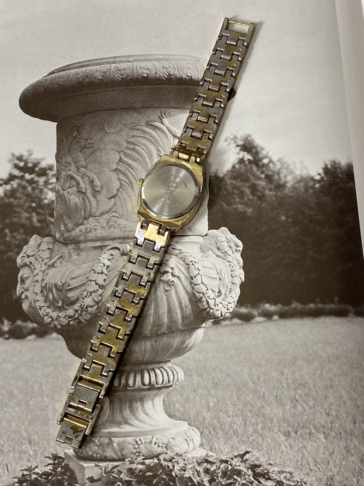 Japanese Brand Vintage Avon Watch Rhinestone Gold Tone Size ONE SIZE - 12 Thumbnail