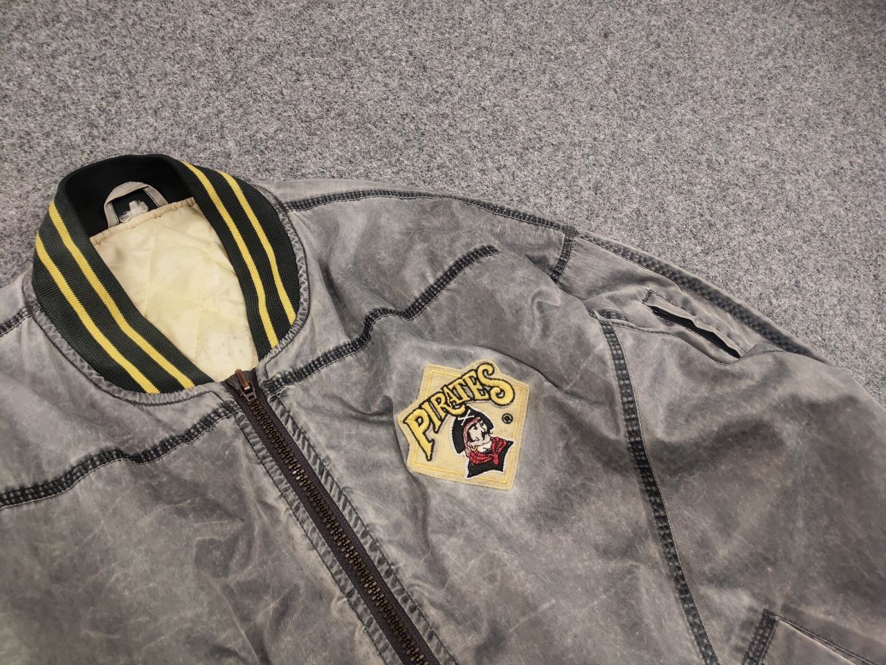 MLB Vintage 90's Pittsburgh Pirates Embroidered bomber Jacket Size US L / EU 52-54 / 3 - 9 Thumbnail