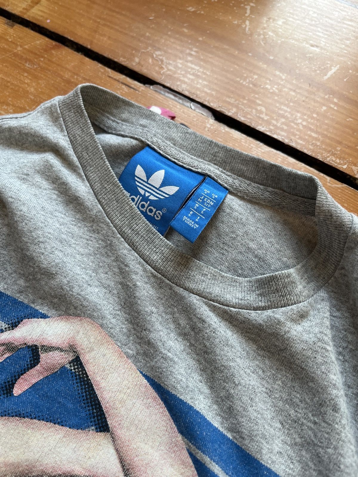 Adidas × Vintage Adidas girl y2k 00s vibe tee t-shirt big logo print Size US S / EU 44-46 / 1 - 5 Thumbnail