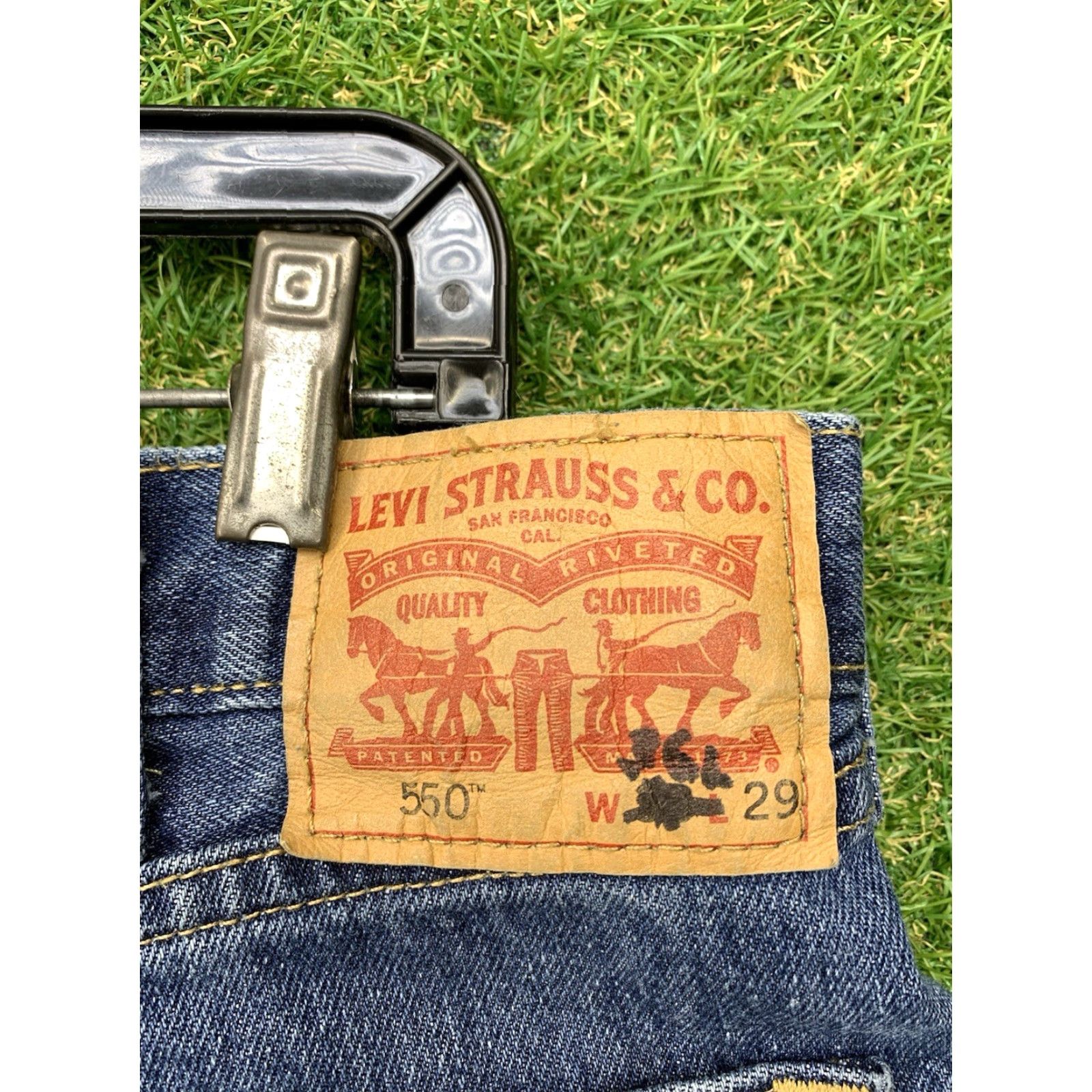 Levi's VINTAGE Levi's 550 Jeans Mens 38x29 Relaxed Fit Tapered Dark Wash Denim Workwear Blue 80s 90s Grunge Retro Classic Levi's Mens Jeans Size US 38 / EU 54 - 3 Thumbnail