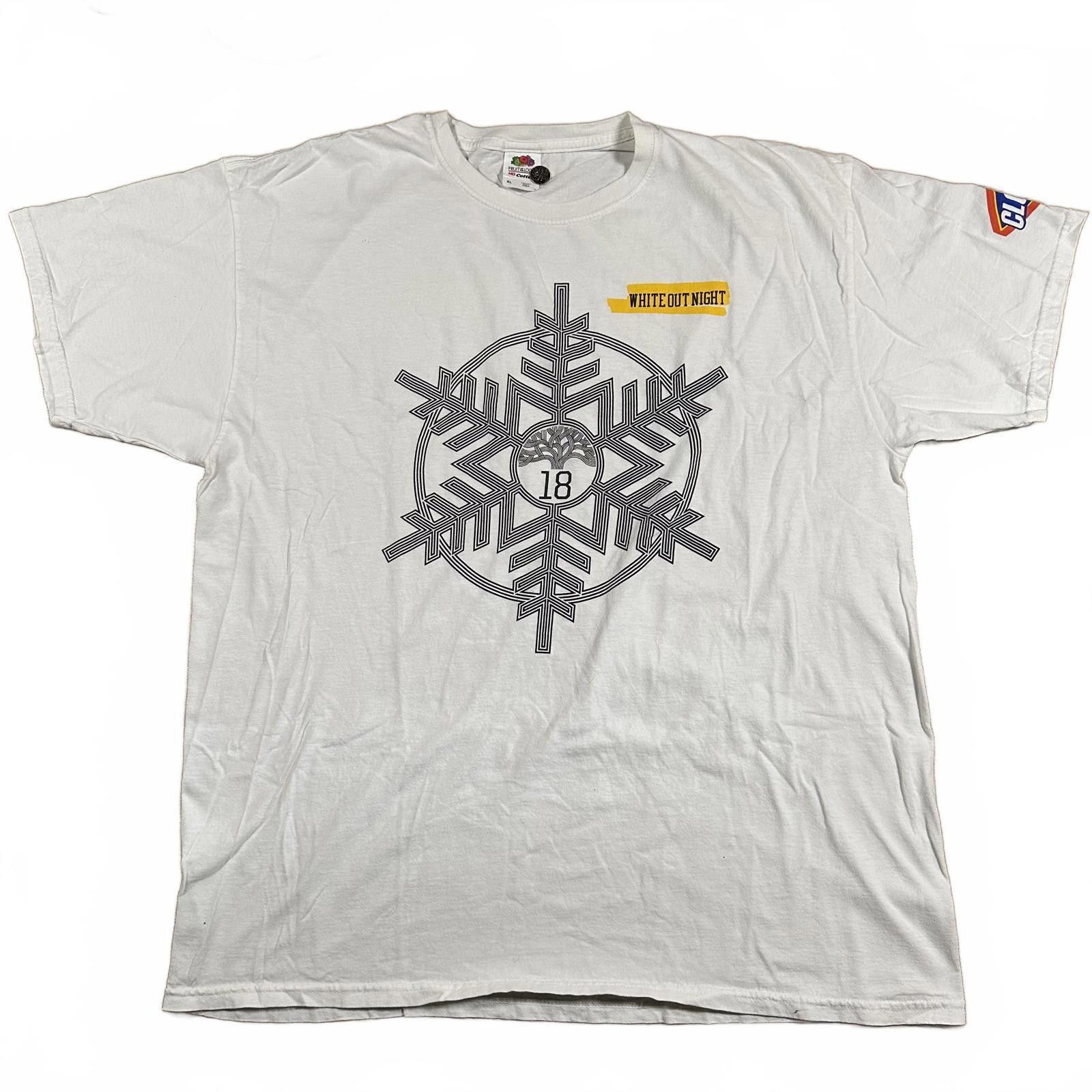 Fruit Of The Loom Fruit of the Loom Mens T-shirt XL White Snowflake Graphic Size US XL / EU 56 / 4 - 1 Thumbnail