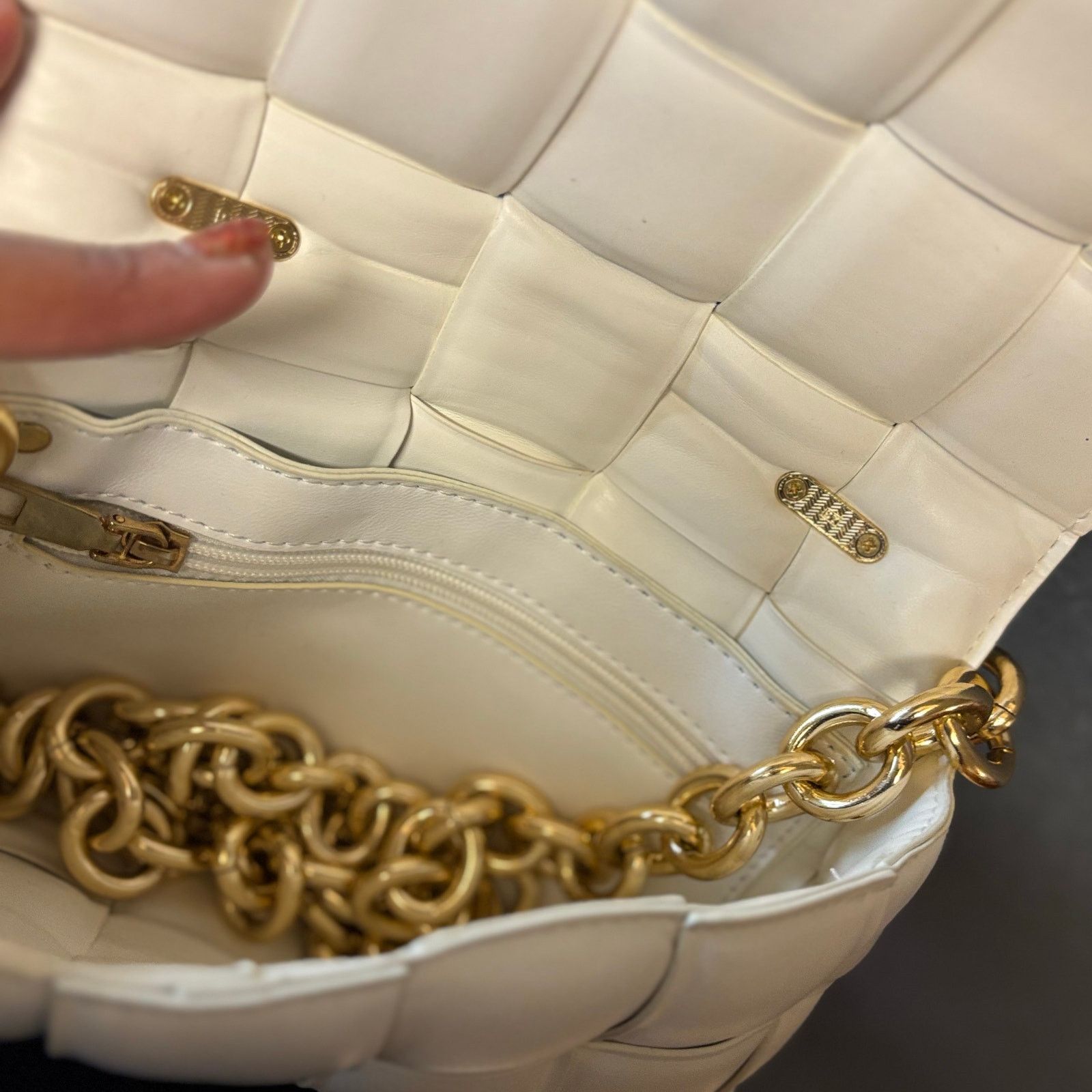Other White Puffy Woven Chain Shoulder Bag Gold Hardware Mini Bag Size ONE SIZE - 4 Thumbnail