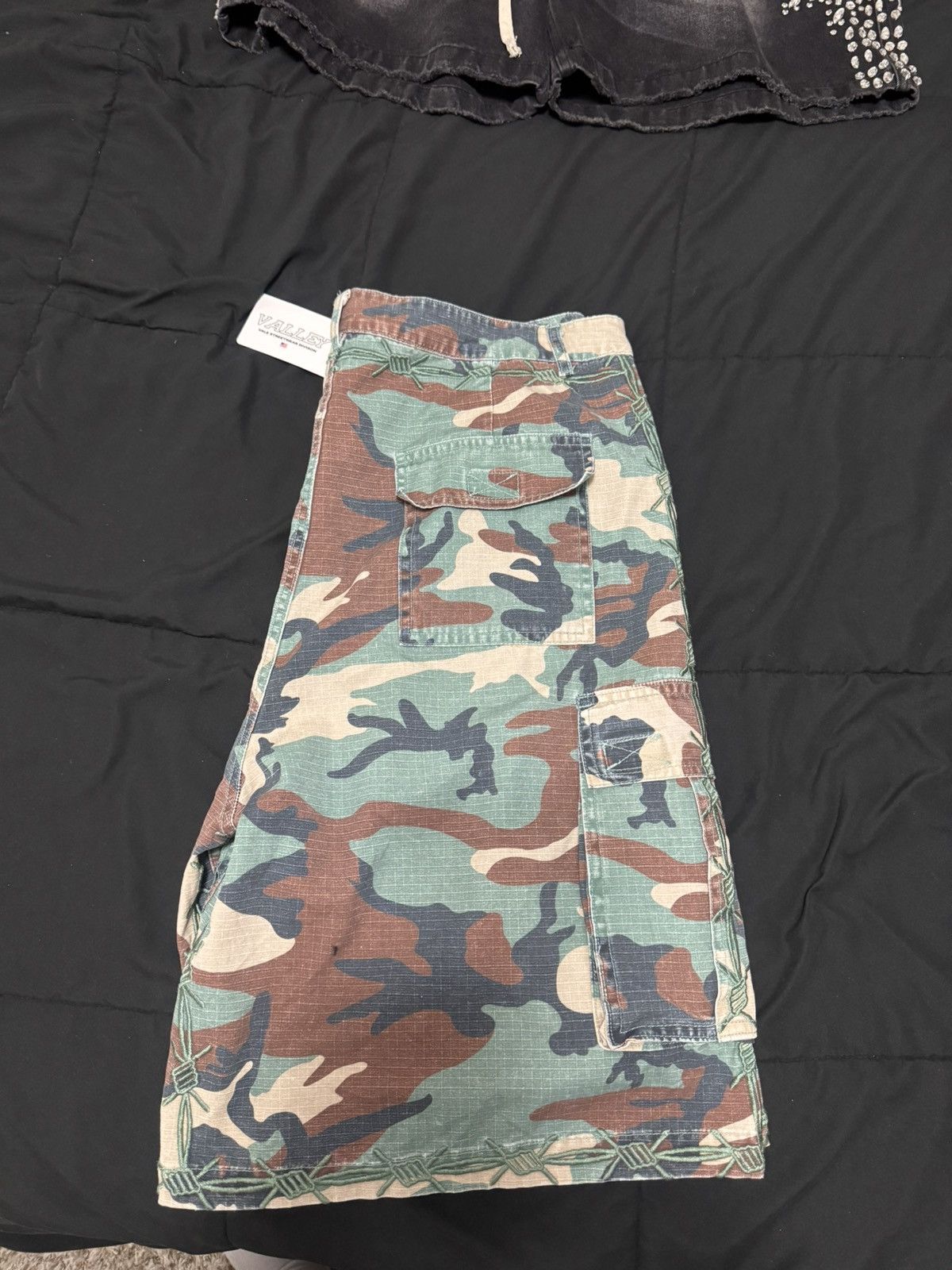 Vale Vale Lives Camo shorts Size US 36 / EU 52 - 2 Thumbnail
