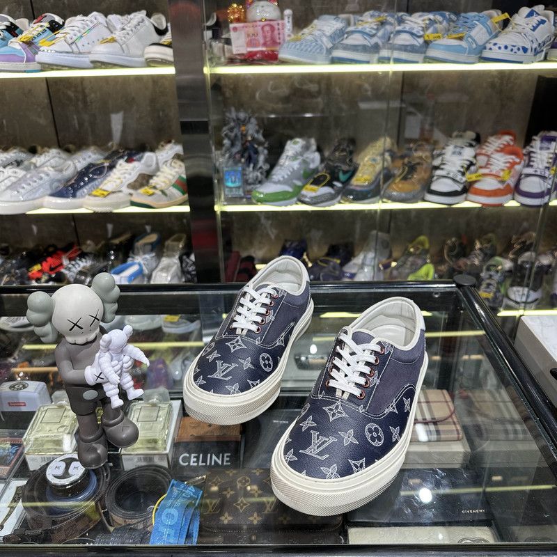 Louis Vuitton Louis Vuitton Stylish Casual Leather Sneakers 0079 Size US 10 / EU 43 - 1 Thumbnail