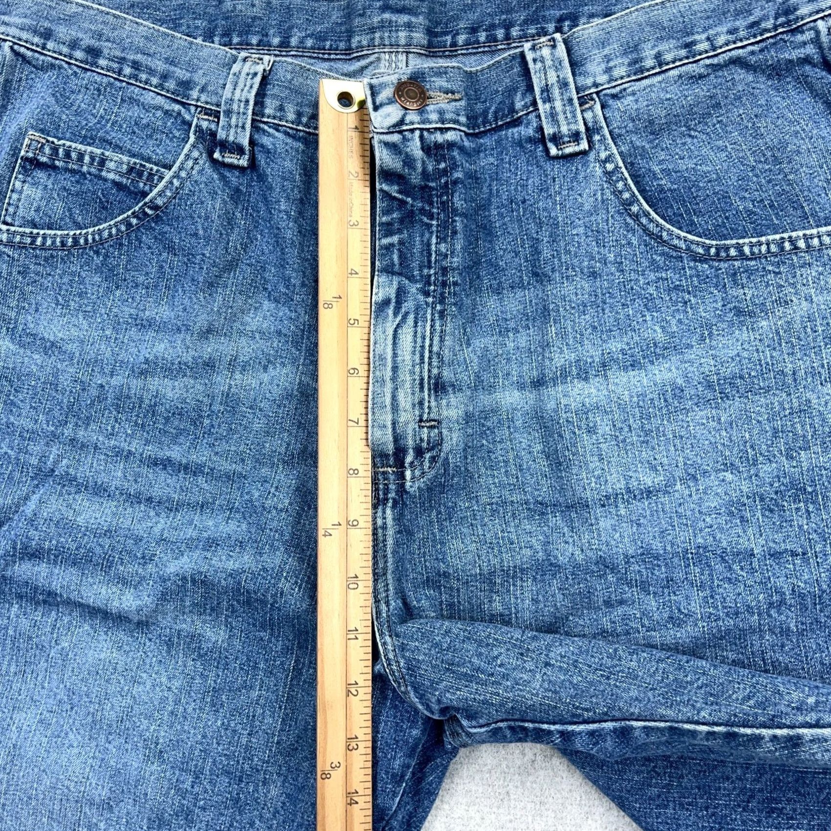 Wrangler Vintage Wrangler Shorts Men 38 Bermuda Denim 5-Pocket Relaxed Fit Jorts Y2K Blue Waist 38 Casual Workwear Shorts Size US 38 / EU 54 - 6 Thumbnail