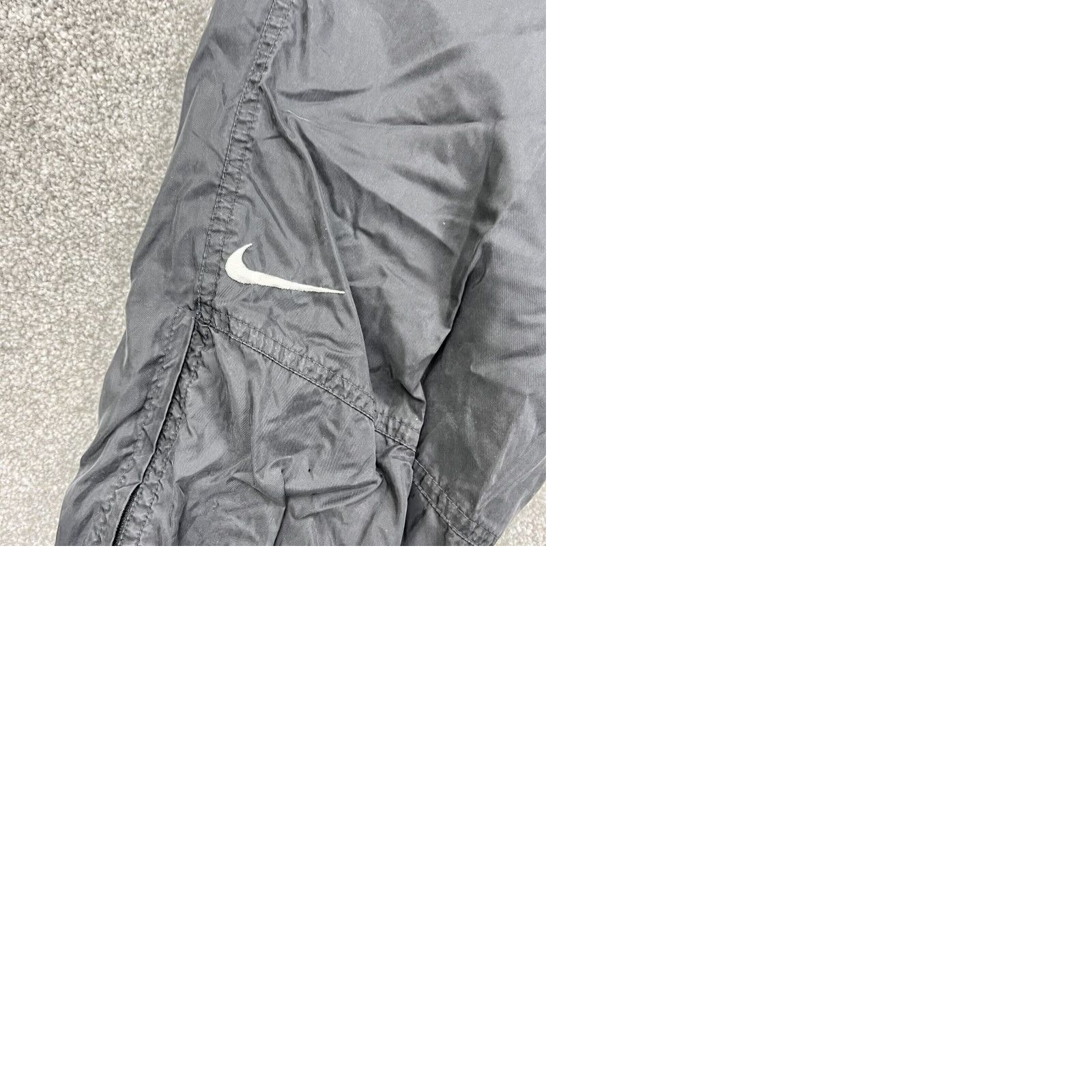 Nike VINTAGE Nike Tracksuit Pants Women XL Black Windbreaker Style Track Pants 90s Y2K Ladies Regular Fit Womens Size 40" / US 18 - 9 Thumbnail