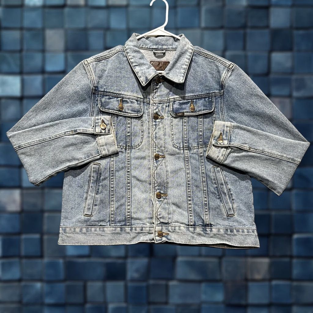 Lee LEE Denim Trucker Jacket Womens Large Blue Light Wash Short GUC Size 36" / US 14 / IT 50 - 1 Thumbnail