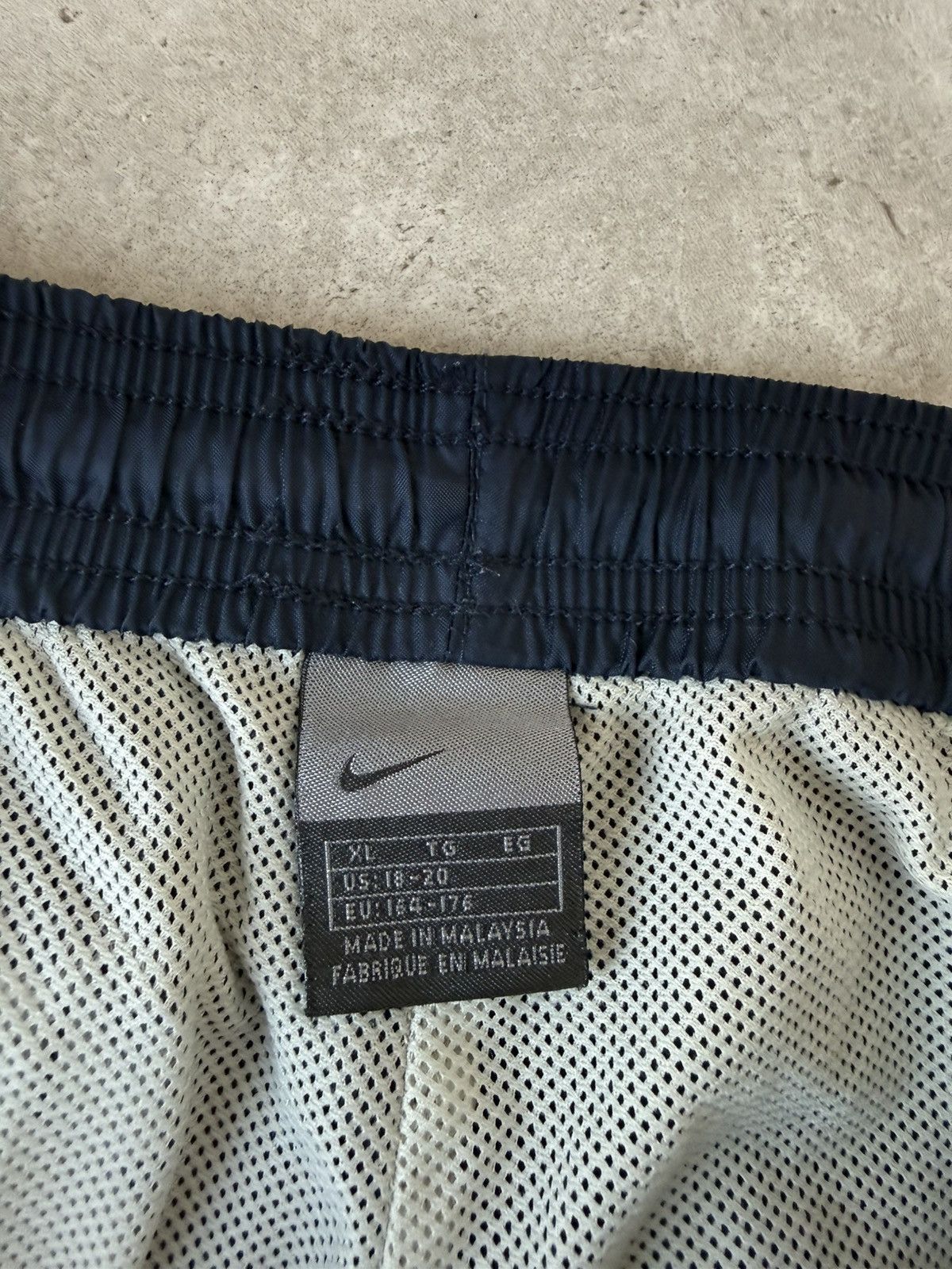 Nike Vintage Nike Nylon Pants Size US 36 / EU 52 - 5 Thumbnail