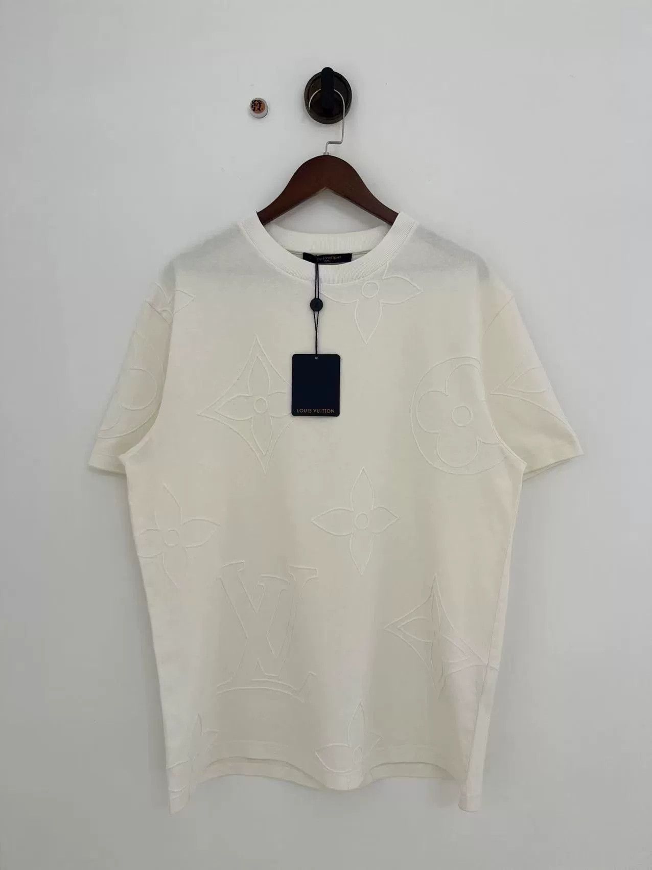 Louis Vuitton Louis Vuitton Beige 3-Flower Logo Short-Sleeve Size US XXL / EU 58 / 5 - 1 Thumbnail