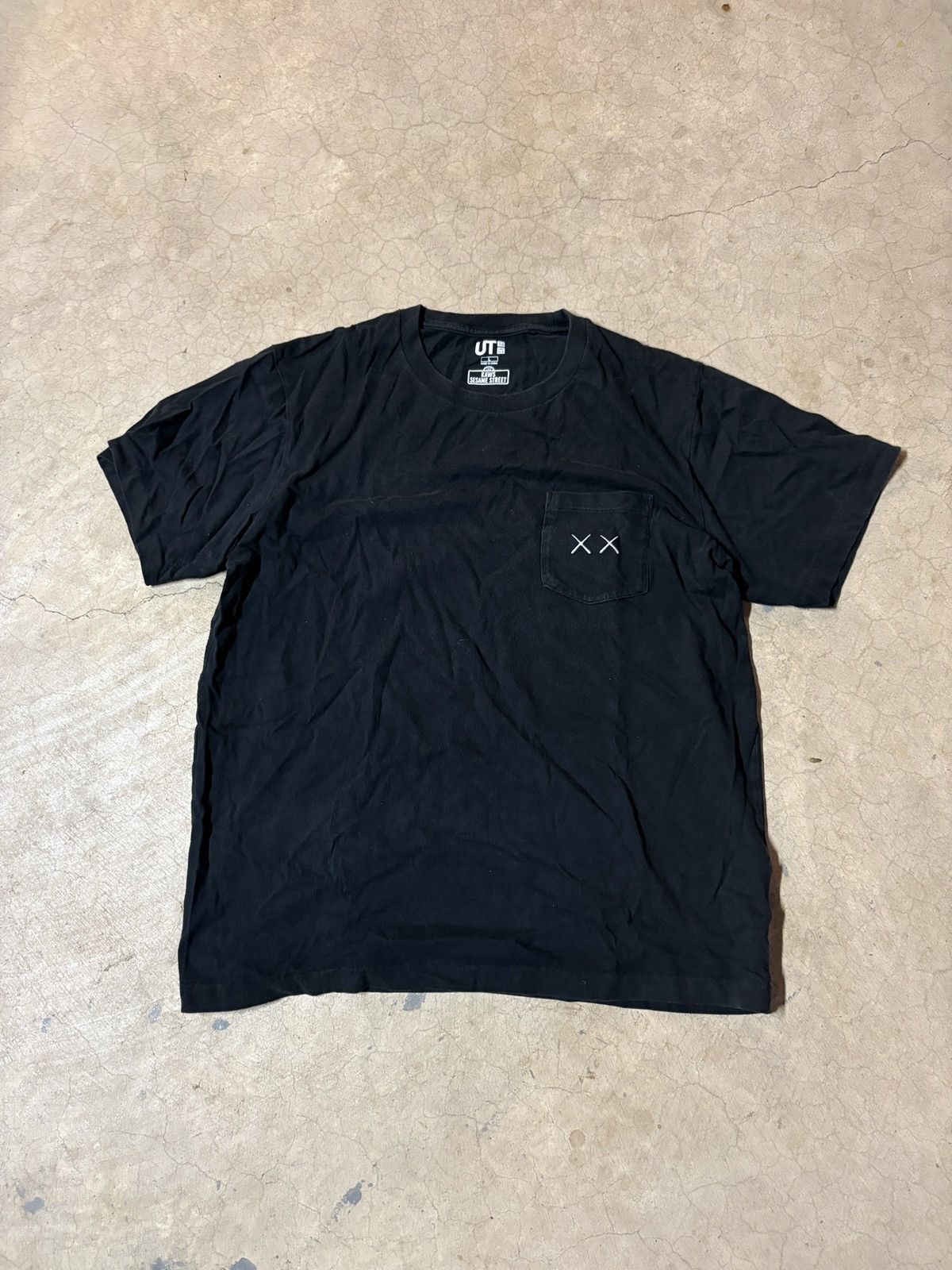 Kaws × Uniqlo Uniqlo x Kaws x Sesame Street Black Pocket Tee T-Shirt Size US M / EU 48-50 / 2 - 1 Thumbnail