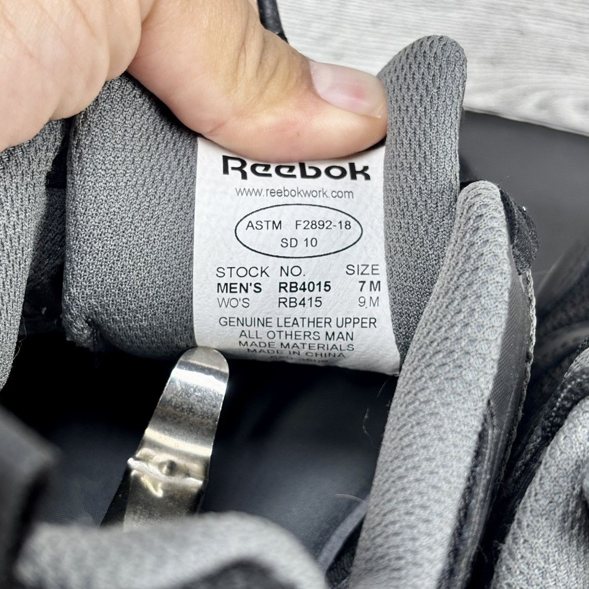 Reebok REEBOK MEN'S ATHLETIC SHOE BLACK WITH GREY TRIM RB4015 Size US 7 / EU 40 - 7 Thumbnail