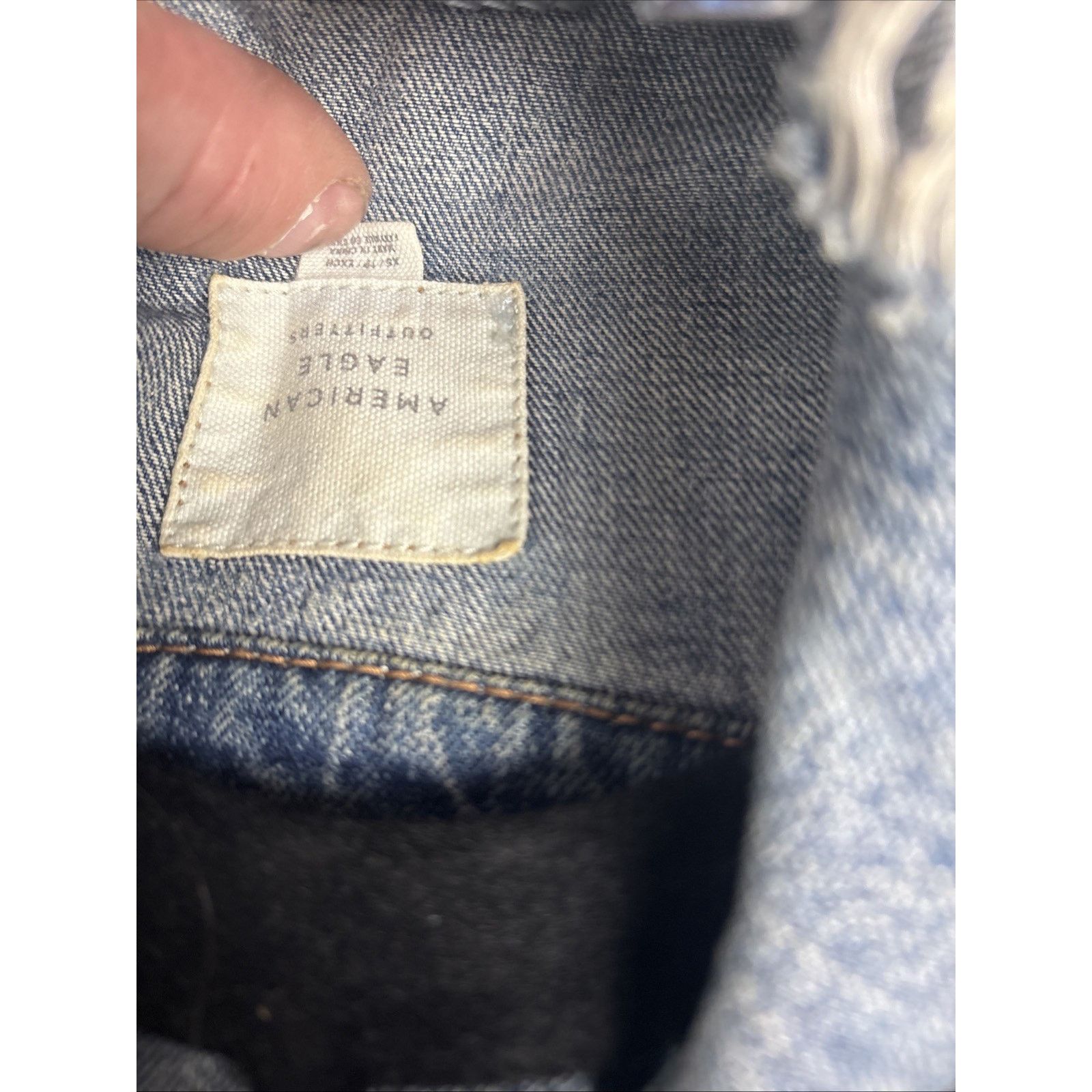 American Eagle Outfitters American eagle Studded jean jacket Size XS Distressed Denim Size S / US 4 / IT 40 - 14 Thumbnail