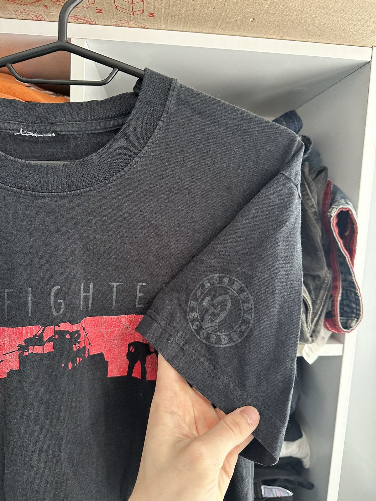 Band Tees 🔥VINTAGE FOO FIGHTERS ONE BY ONE 2003 TOUR T SHIRT Size US M / EU 48-50 / 2 - 4 Thumbnail