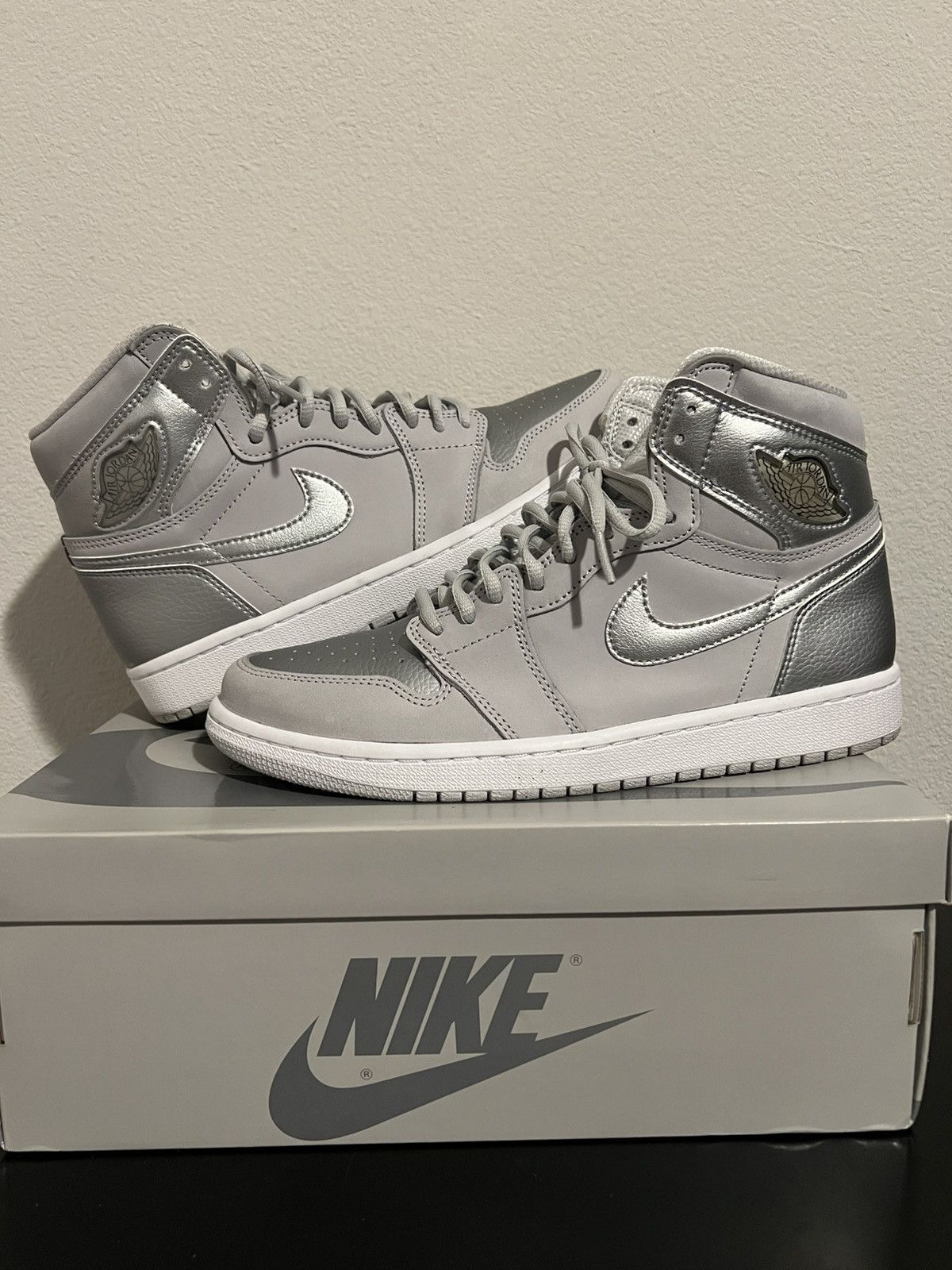 Jordan Brand Air Jordan 1 High OG CO JP Size US 9 / EU 42 - 1 Thumbnail