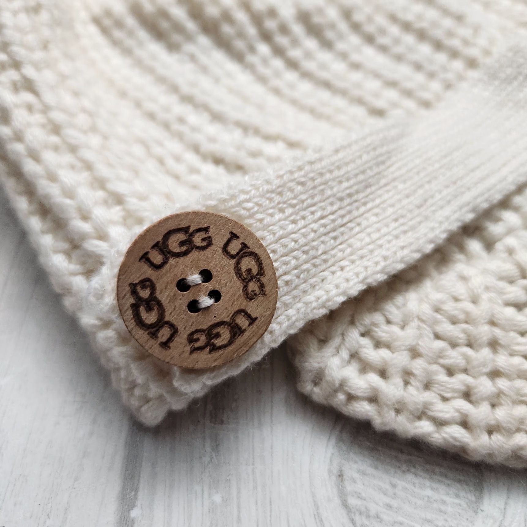 Ugg VINTAGE Y2K UGG Knitted Ivory Peak Cap Hat Women One Size Ivory Cotton Knit Button Size ONE SIZE - 6 Thumbnail