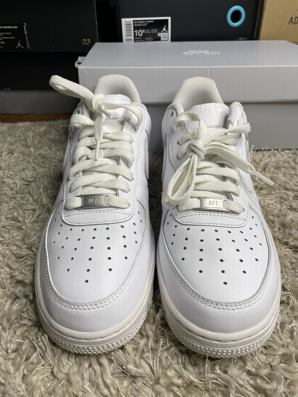Nike Air Force 1 Triple White Size US 8.5 / EU 41-42 - 4 Thumbnail