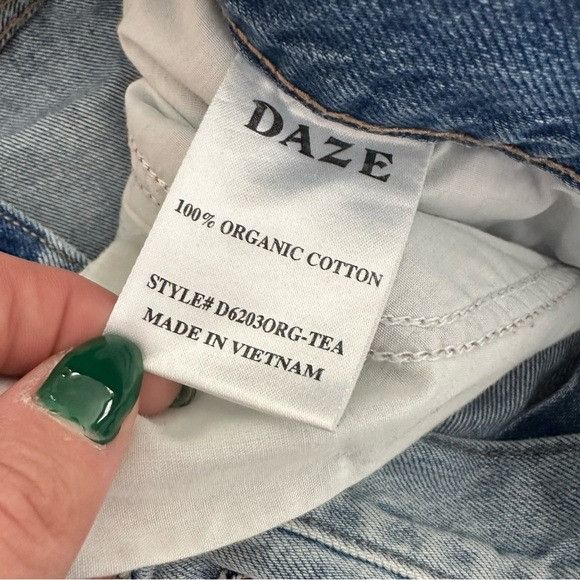 Other DAZE Denim Cropped Wide Leg Distressed Blue Jeans Size 29" - 7 Thumbnail