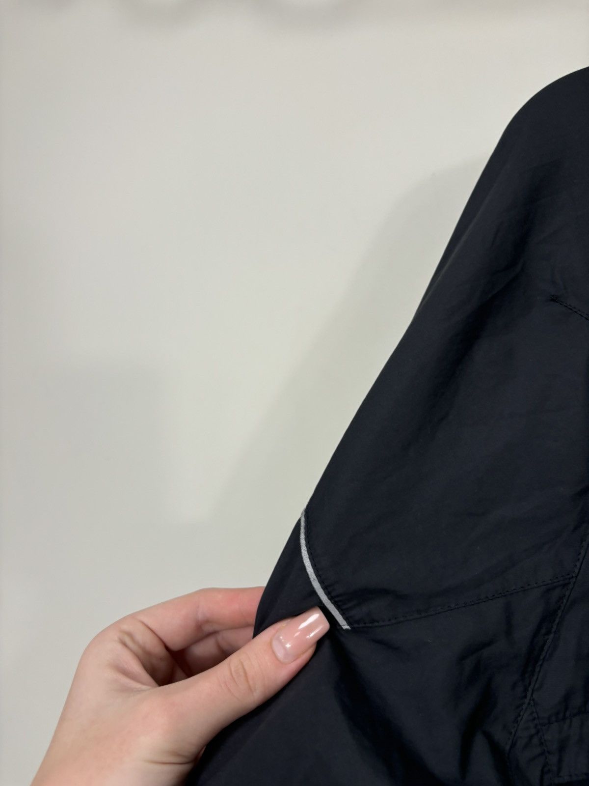 Nike Vintage Nike Y2K Black Reflective Drill Hype Track Jacket Size US S / EU 44-46 / 1 - 18 Thumbnail